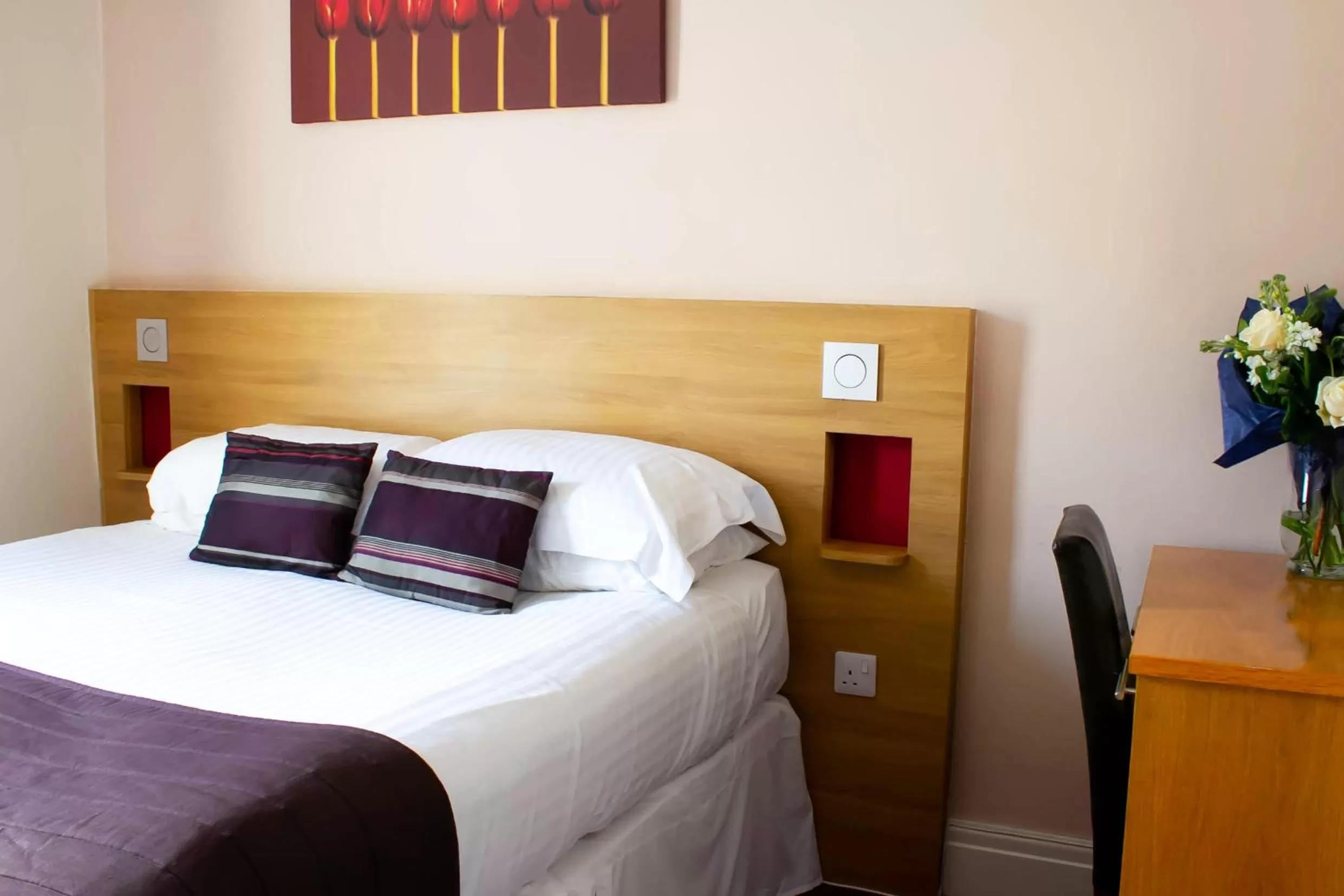 Bed in Ellan Vannin Hotel