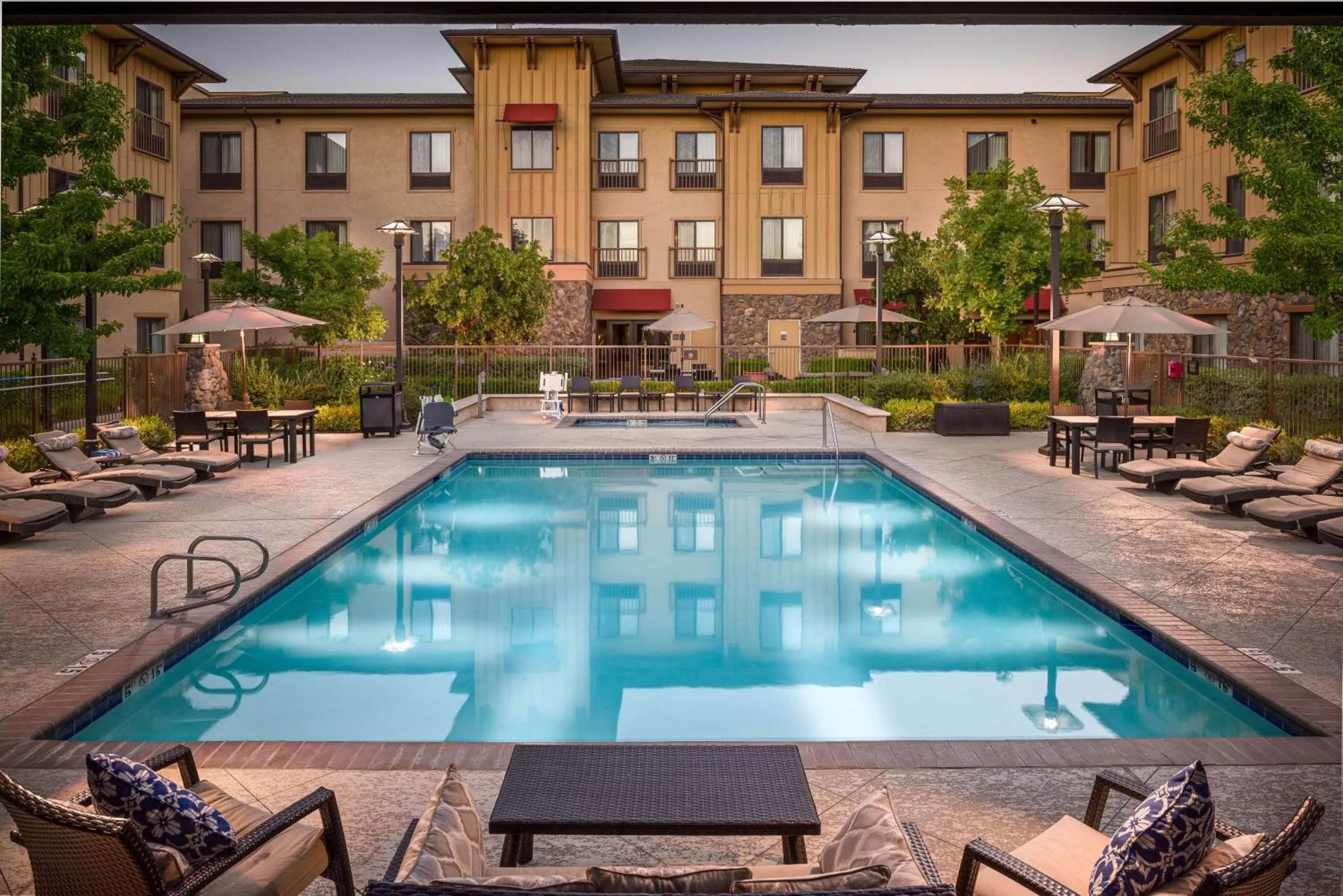 Property building in Hampton Inn & Suites Windsor-Sonoma Wine Country