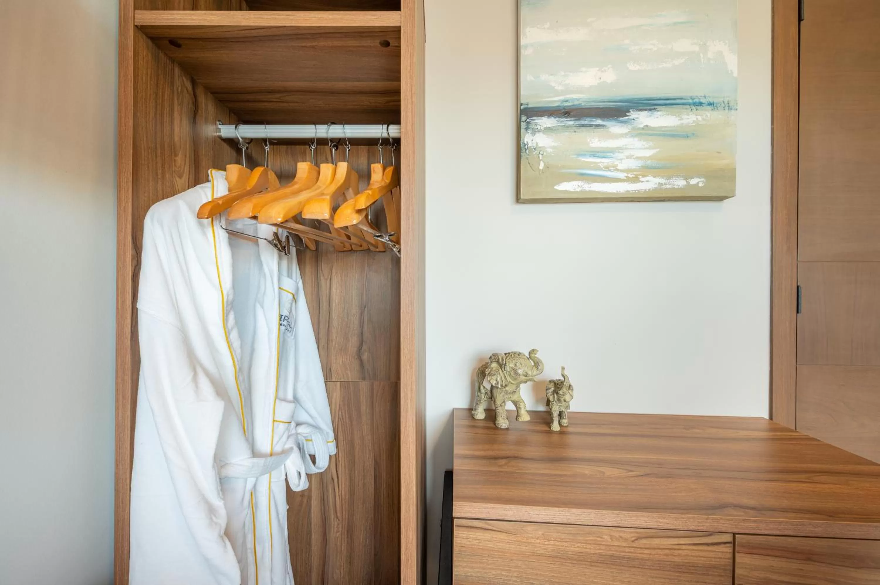 wardrobe in Kippal - Modern Oasis - ApartHotel