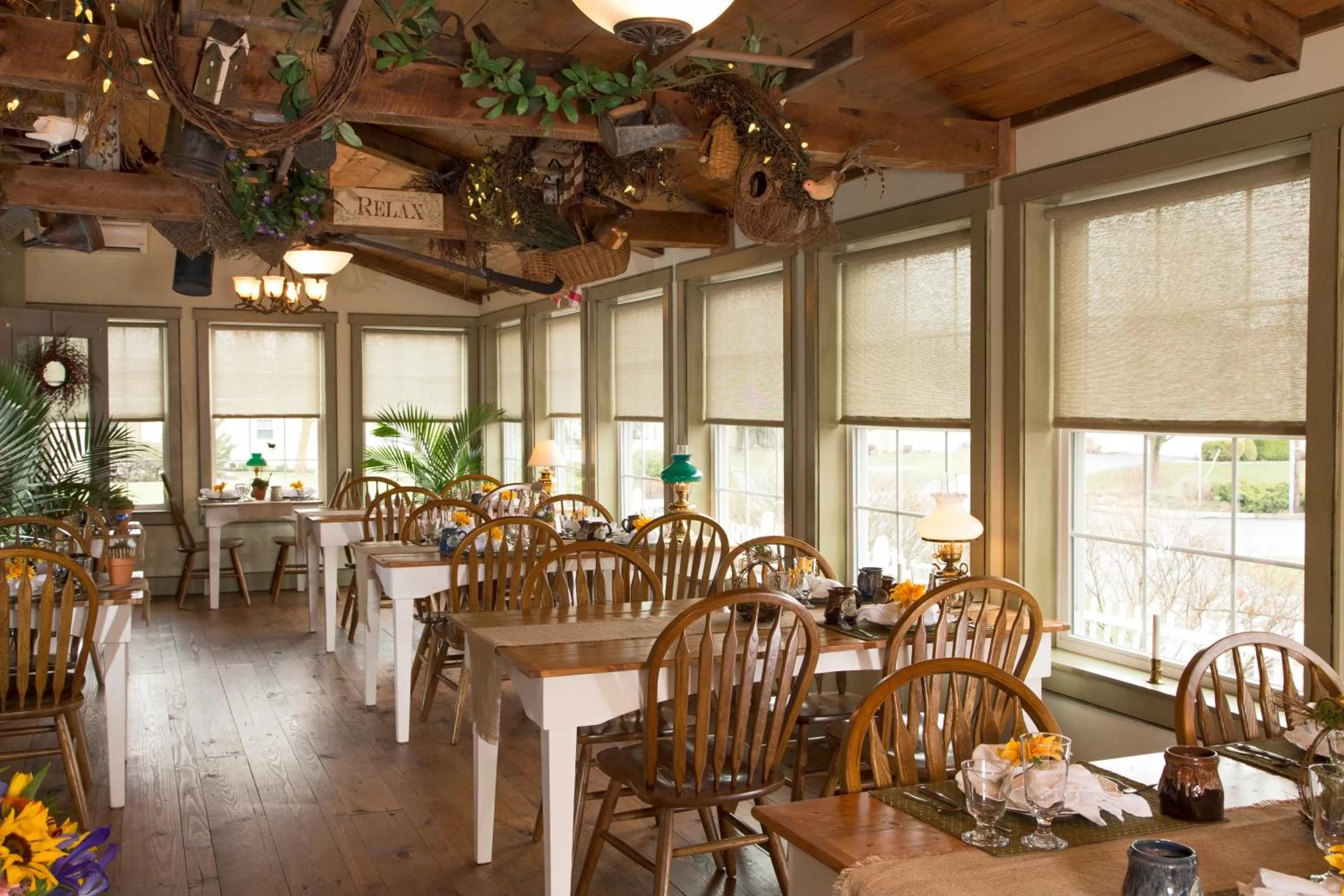 Dining area in 1825 Inn Bed and Breakfast