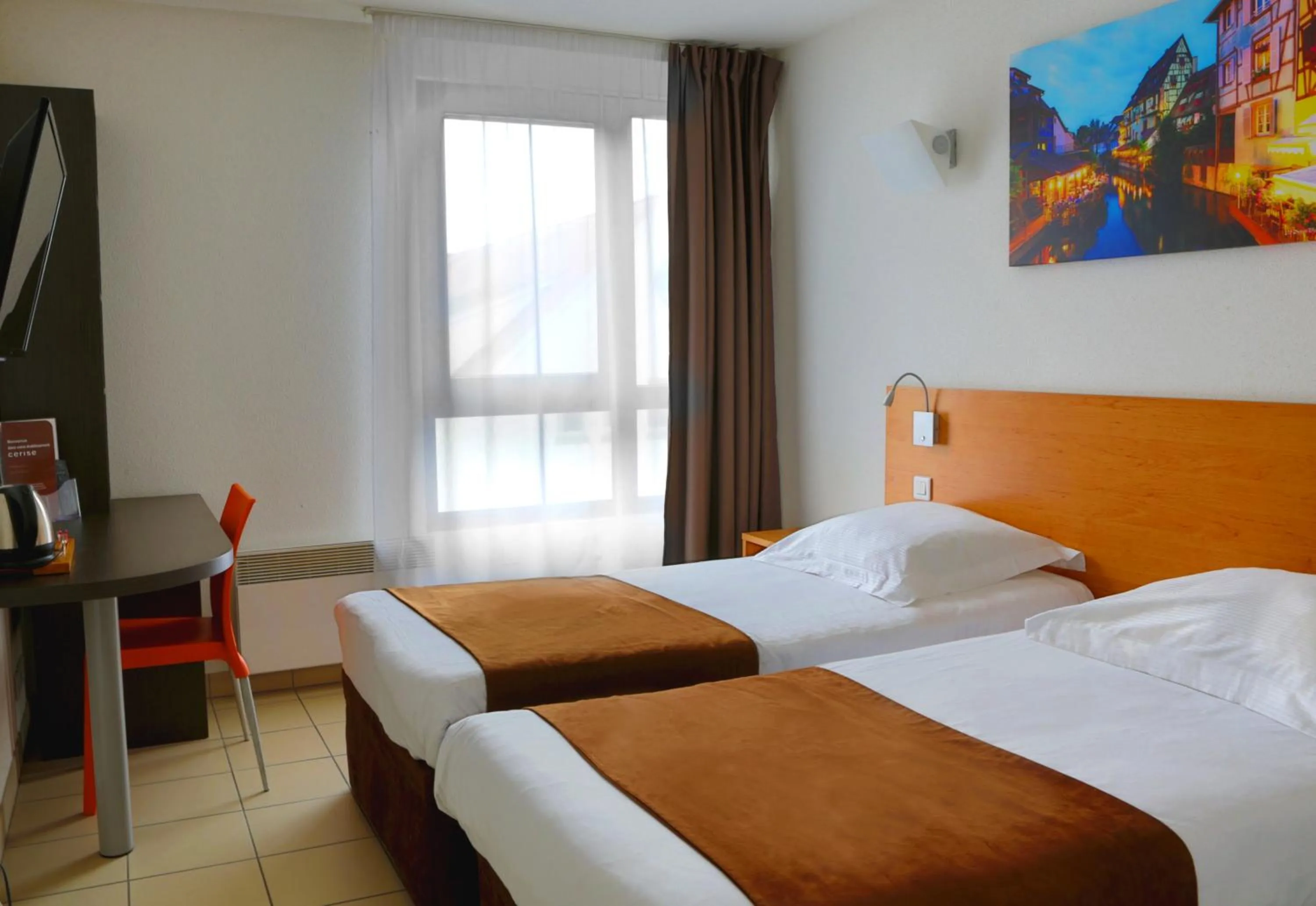 Bed in Cerise Strasbourg Appart Hotel