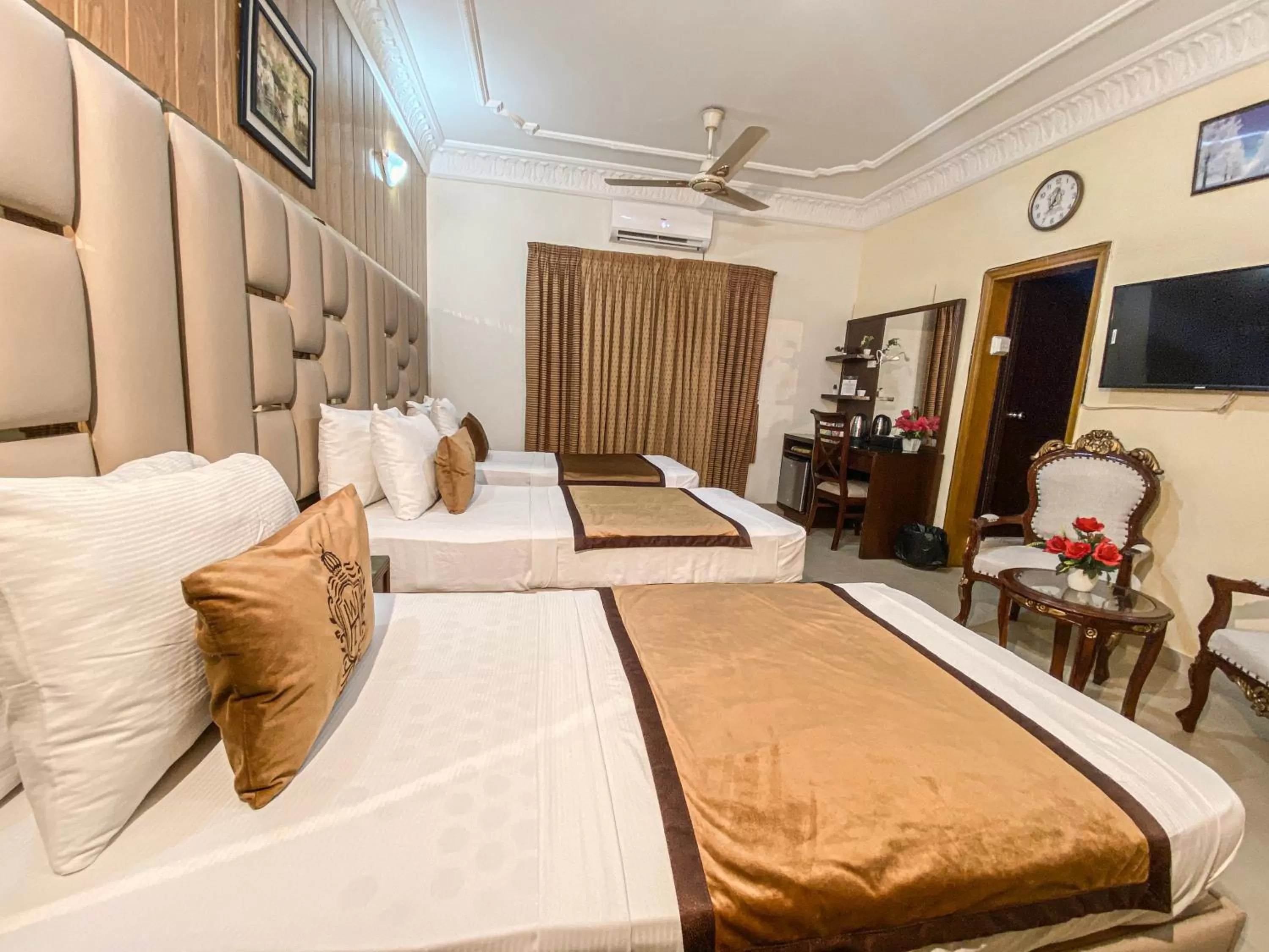 Bed in World Inn Karachi