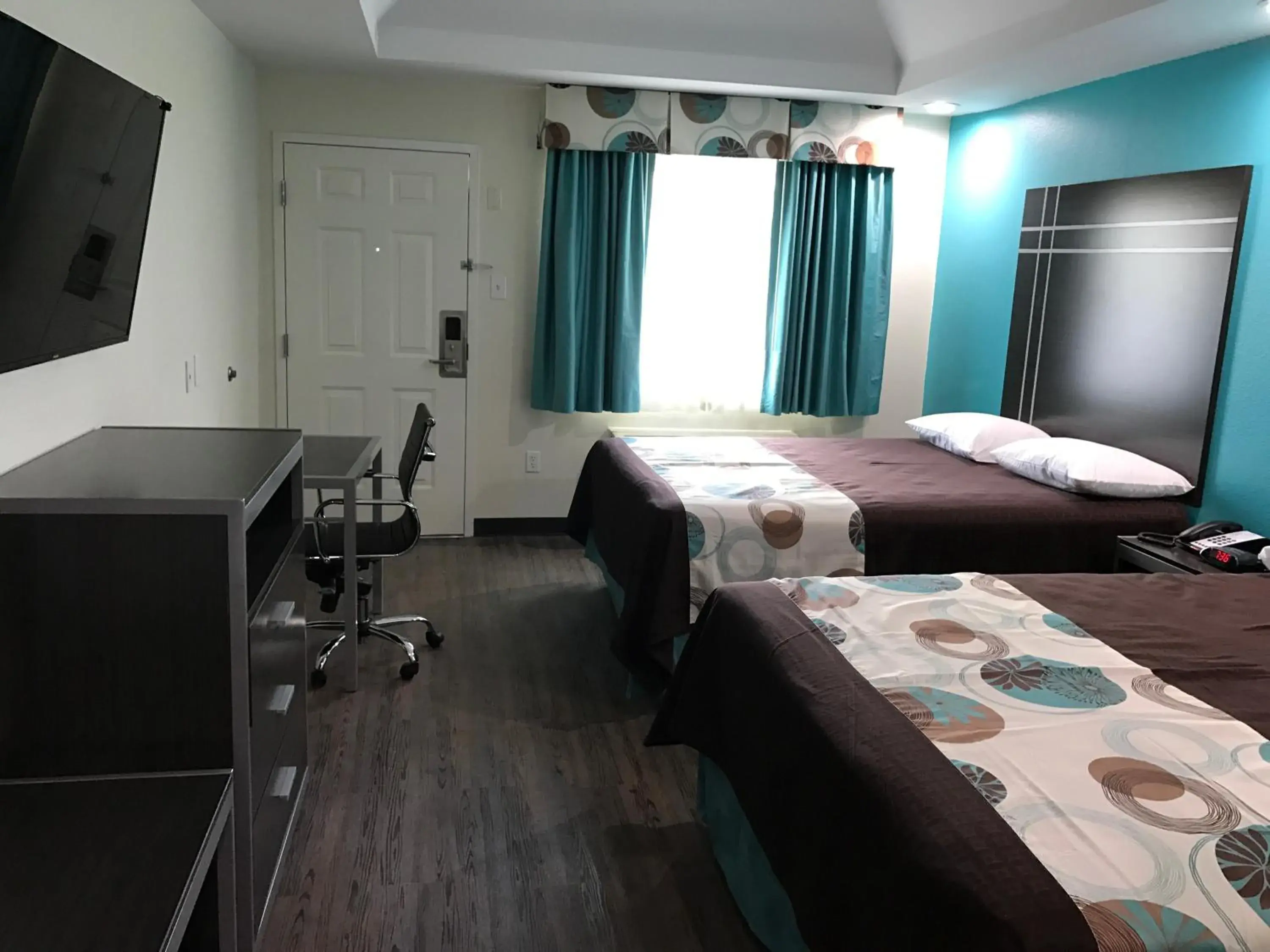 Double Room with Two Double Beds and Kitchen - Smoking in Americas Best Value Inn & Suites Spring / N. Houston Double Room with Two Double Beds and Kitchen - Smoking in Americas Best Value Inn & Suites Spring / N. Houston
