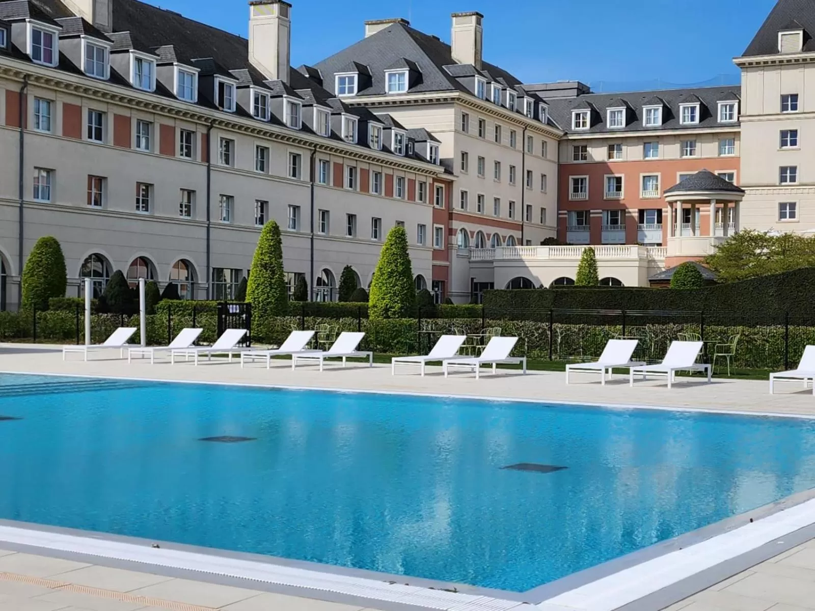 Swimming pool in Dream Castle Hotel Marne La Vallee