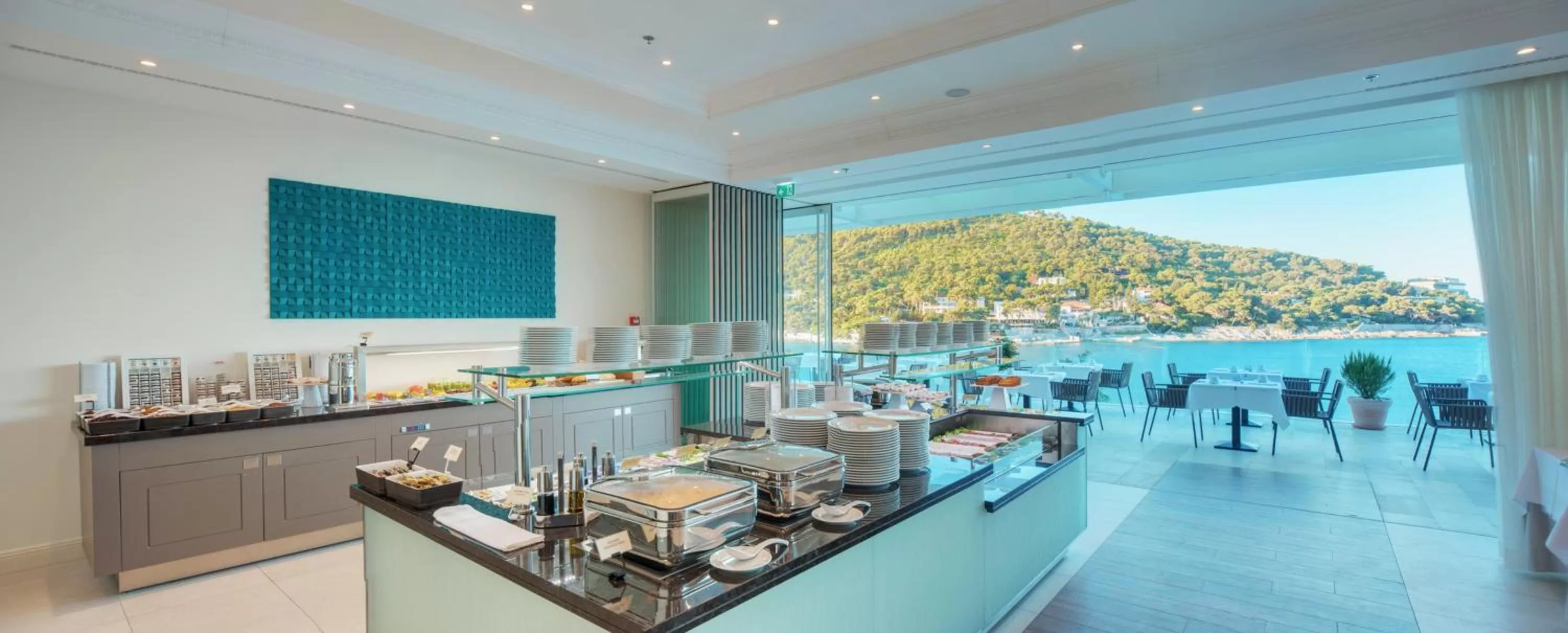 Restaurant/places to eat in Hotel More