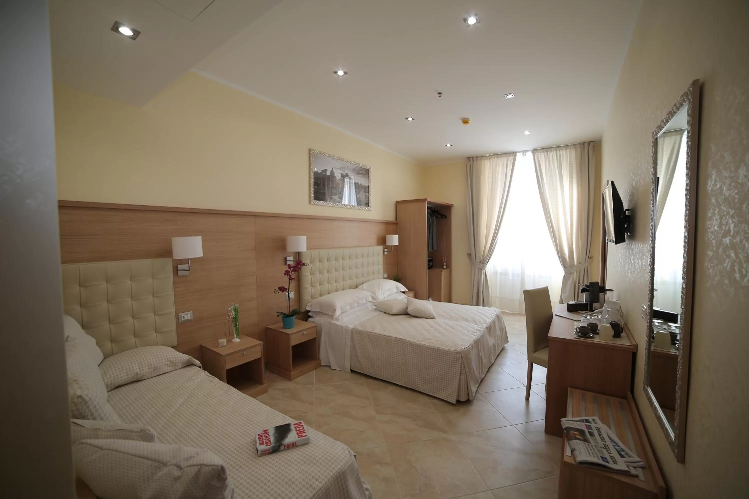 Bedroom, Bed in Esposizione Palace Hotel