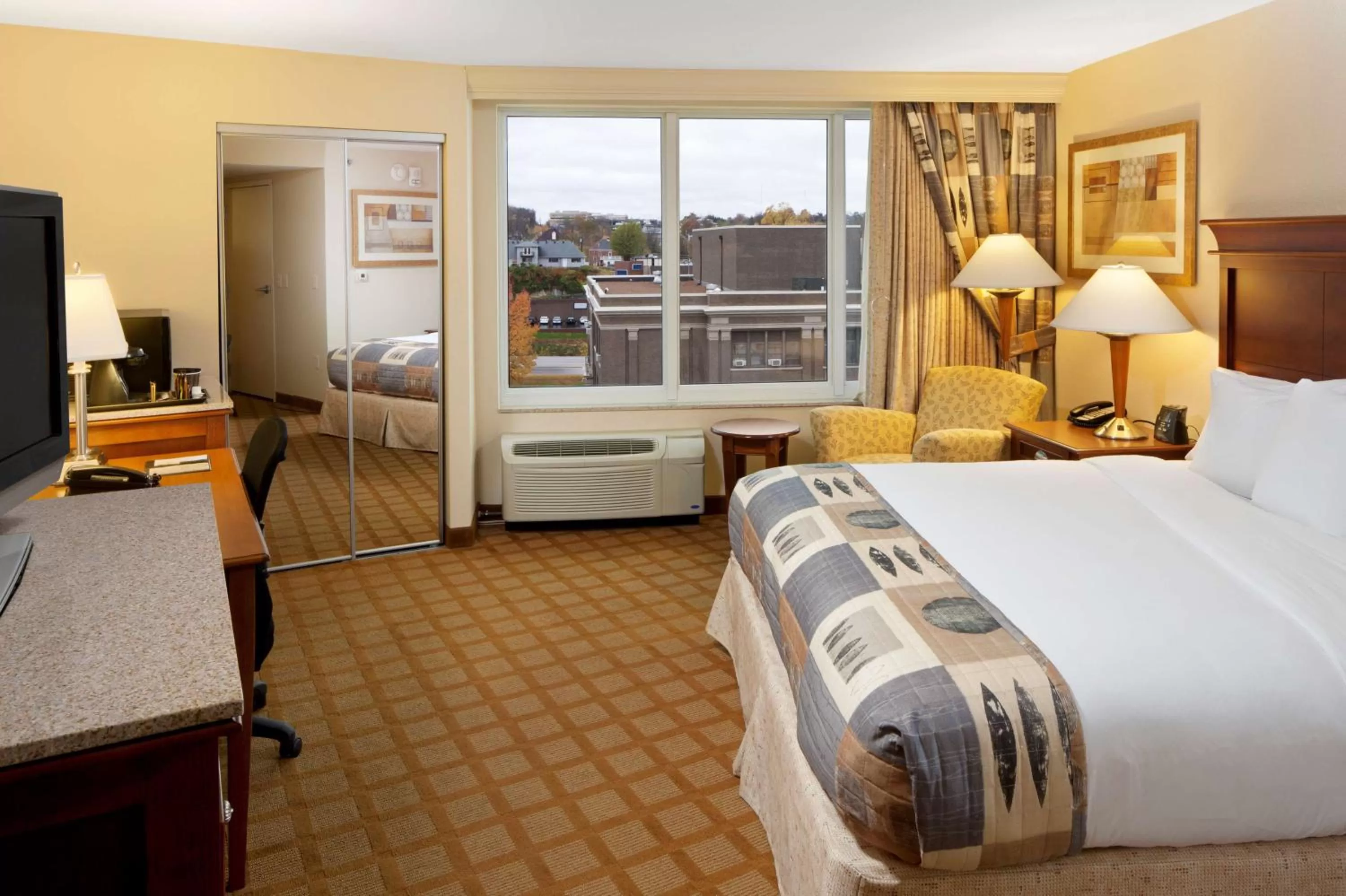 King Room with Roll-In Shower - Disability Access in DoubleTree by Hilton Jefferson City