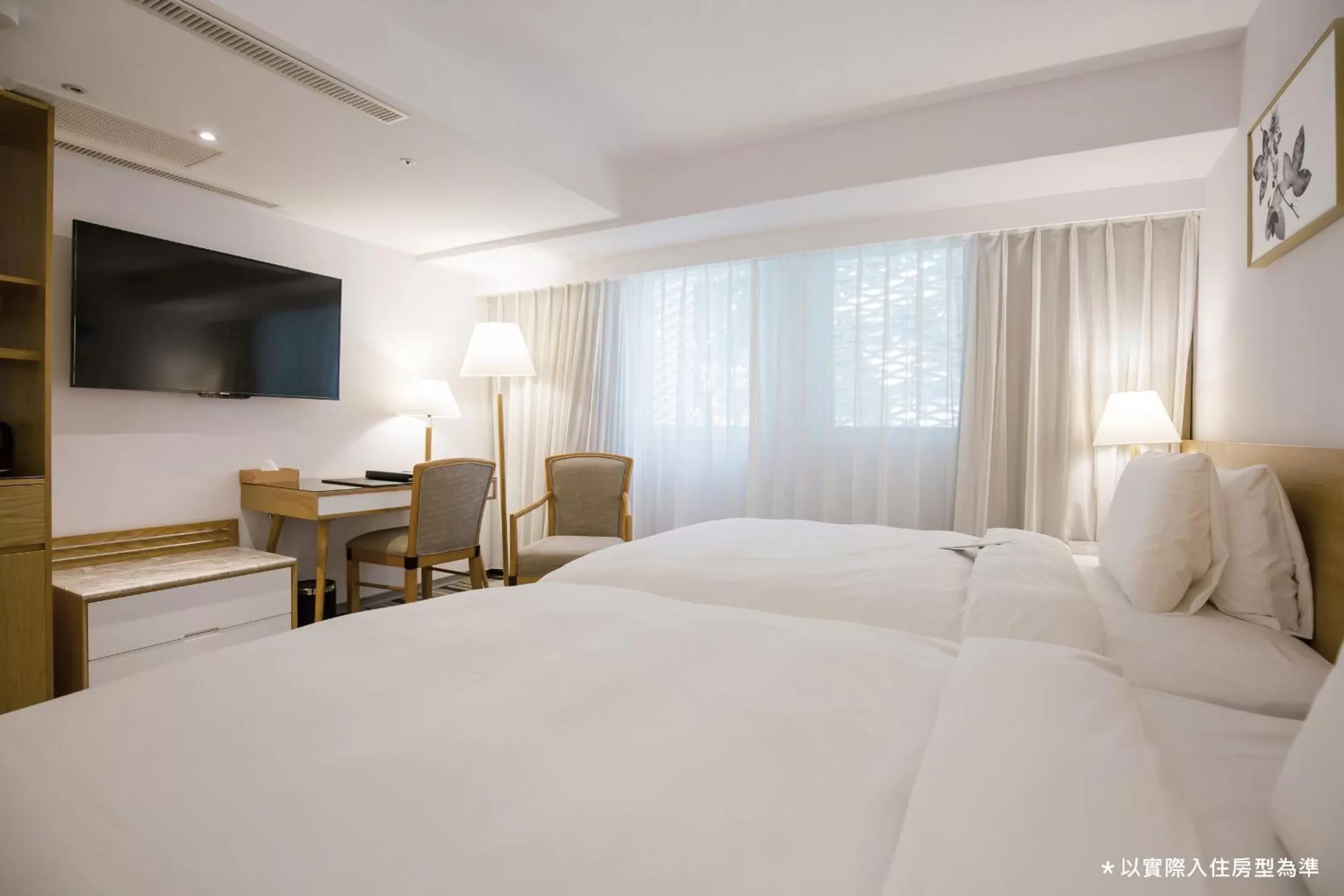 Photo of the whole room, Bed in The Carlton Taichung