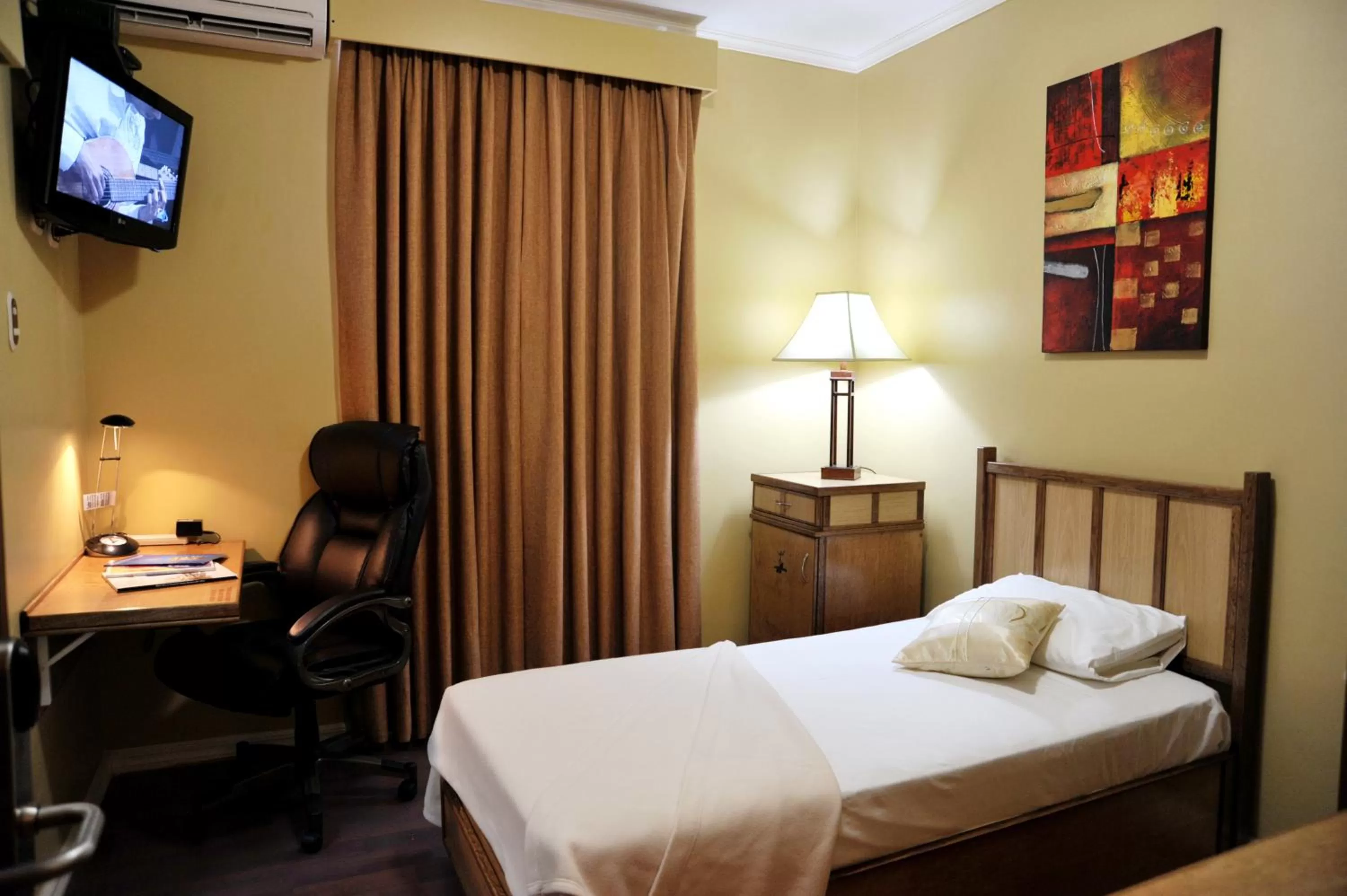 Room Photo in Culture Crossroads Inn