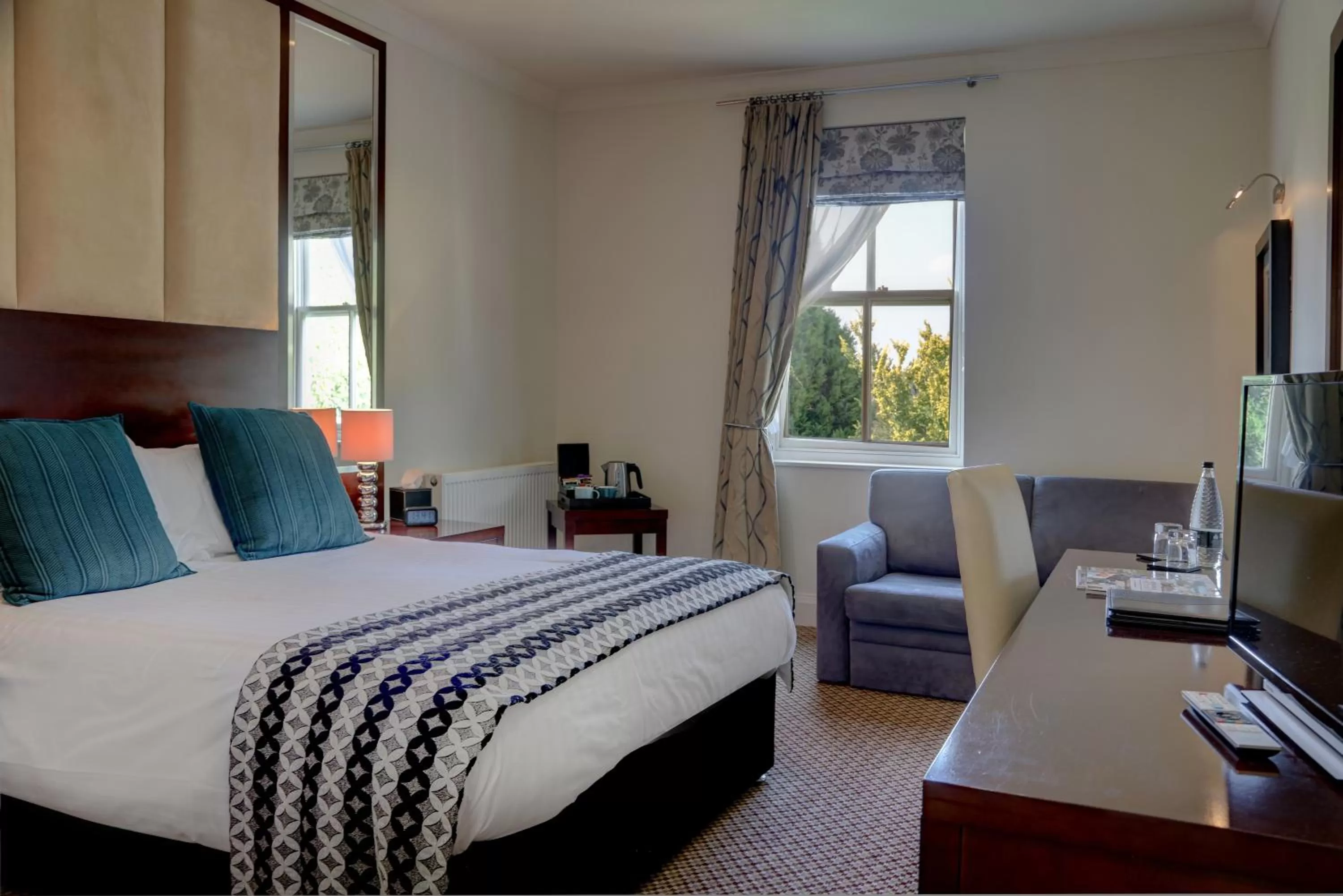 Bed in Best Western Forest and Vale Hotel