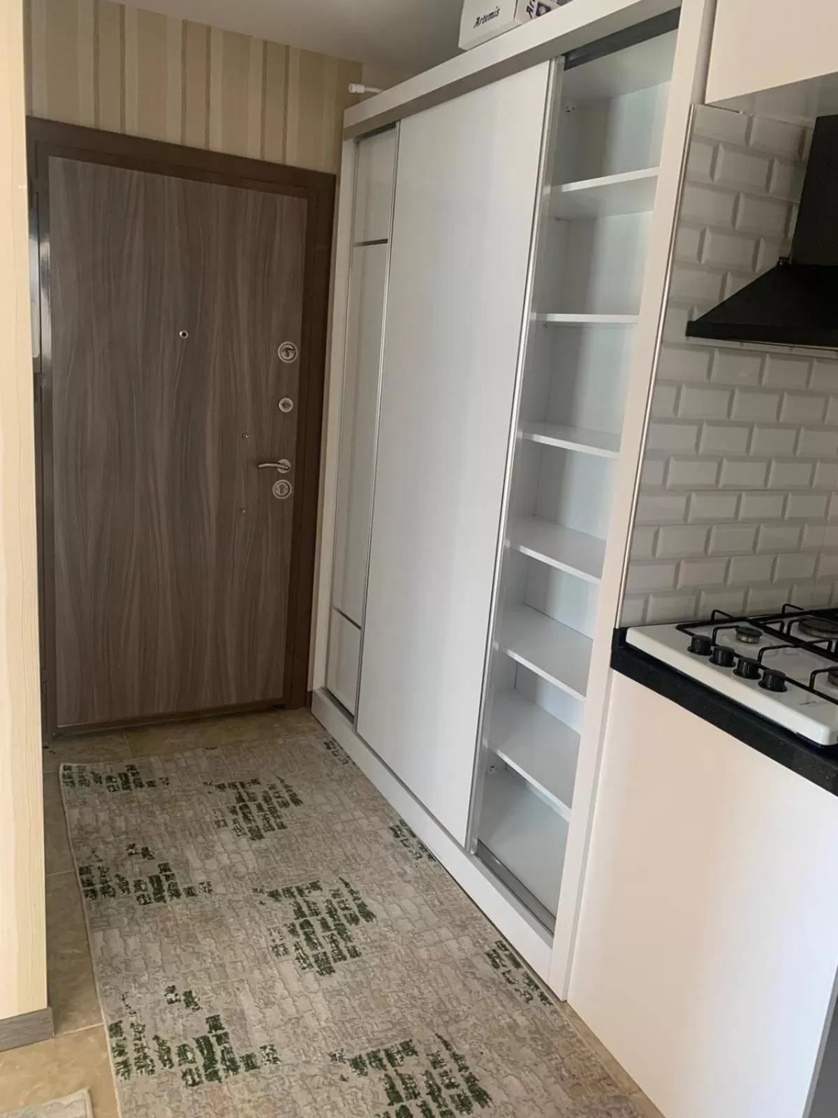 Kitchen/Kitchenette in Mina Suit Apart