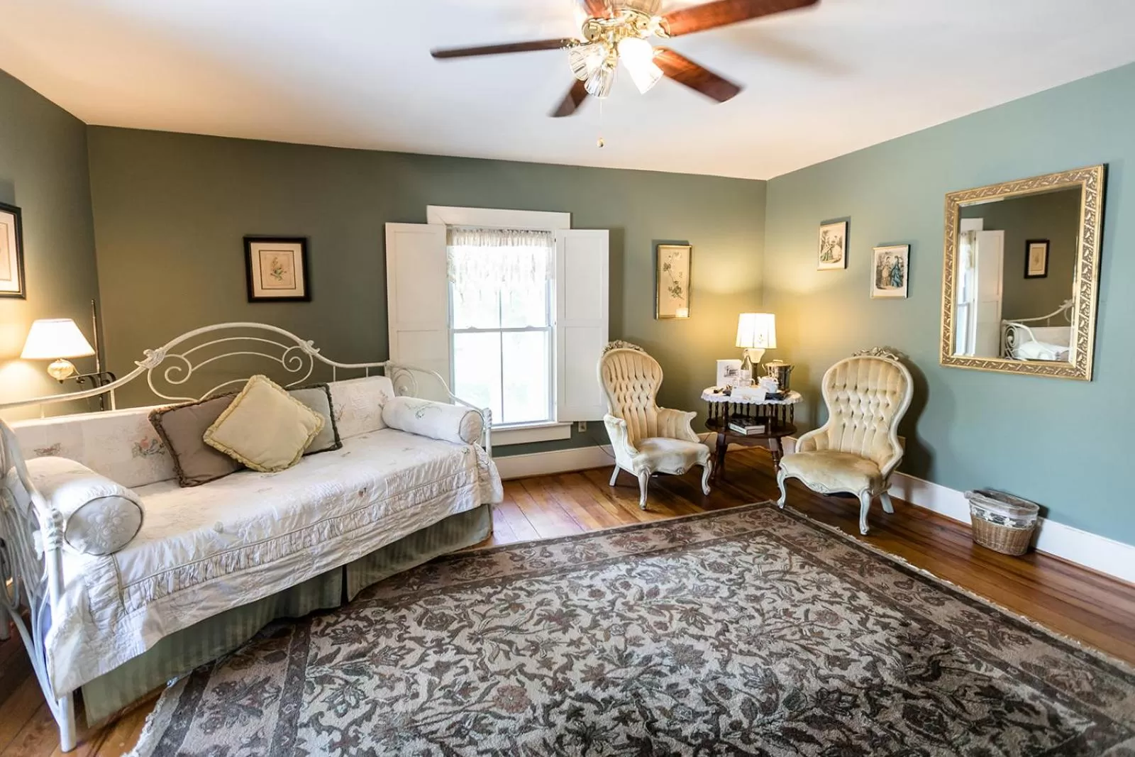 Living room, Bed in The Babcock House