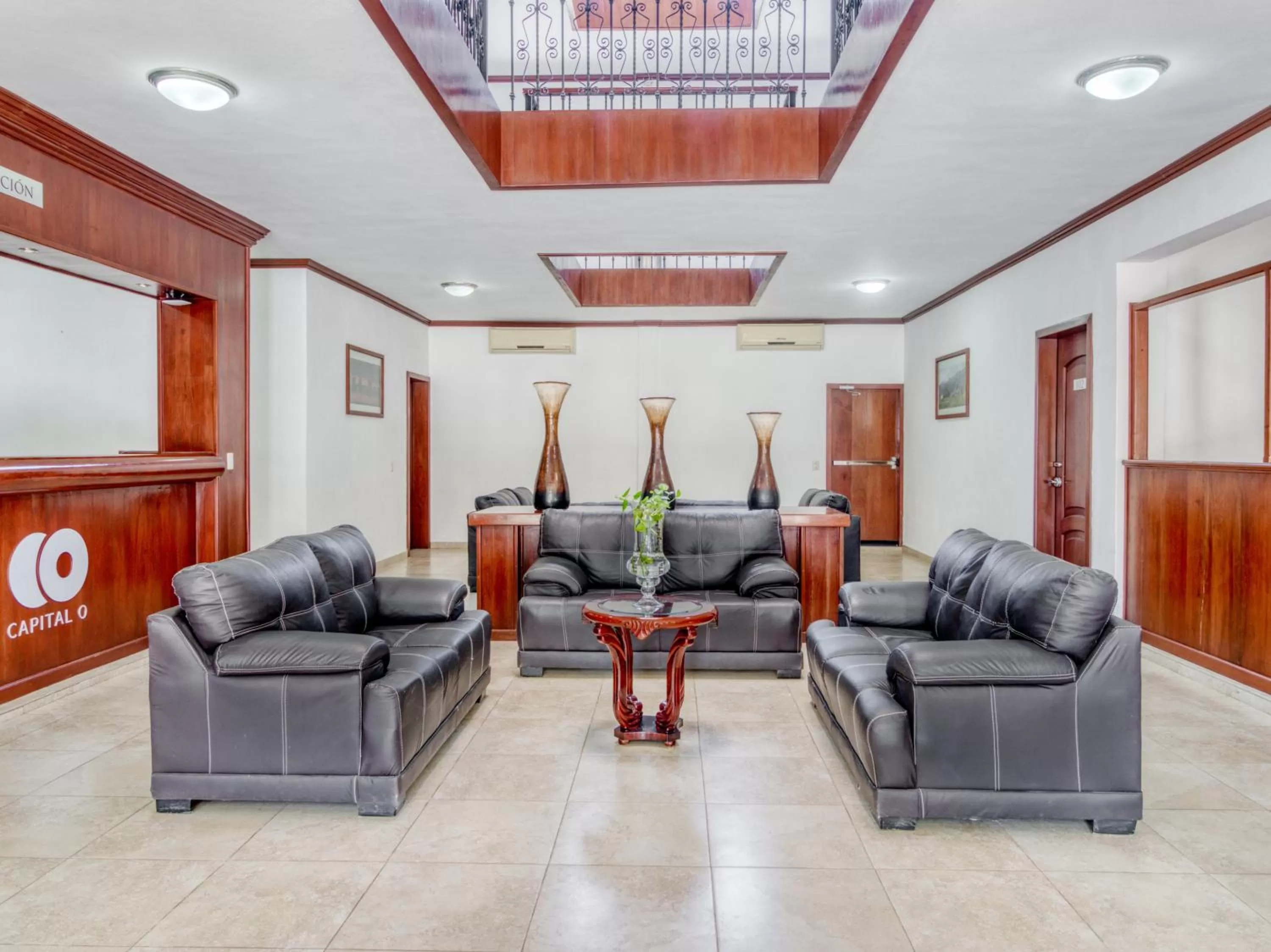 Lobby or reception in Monte Salerno Hotel & Suites