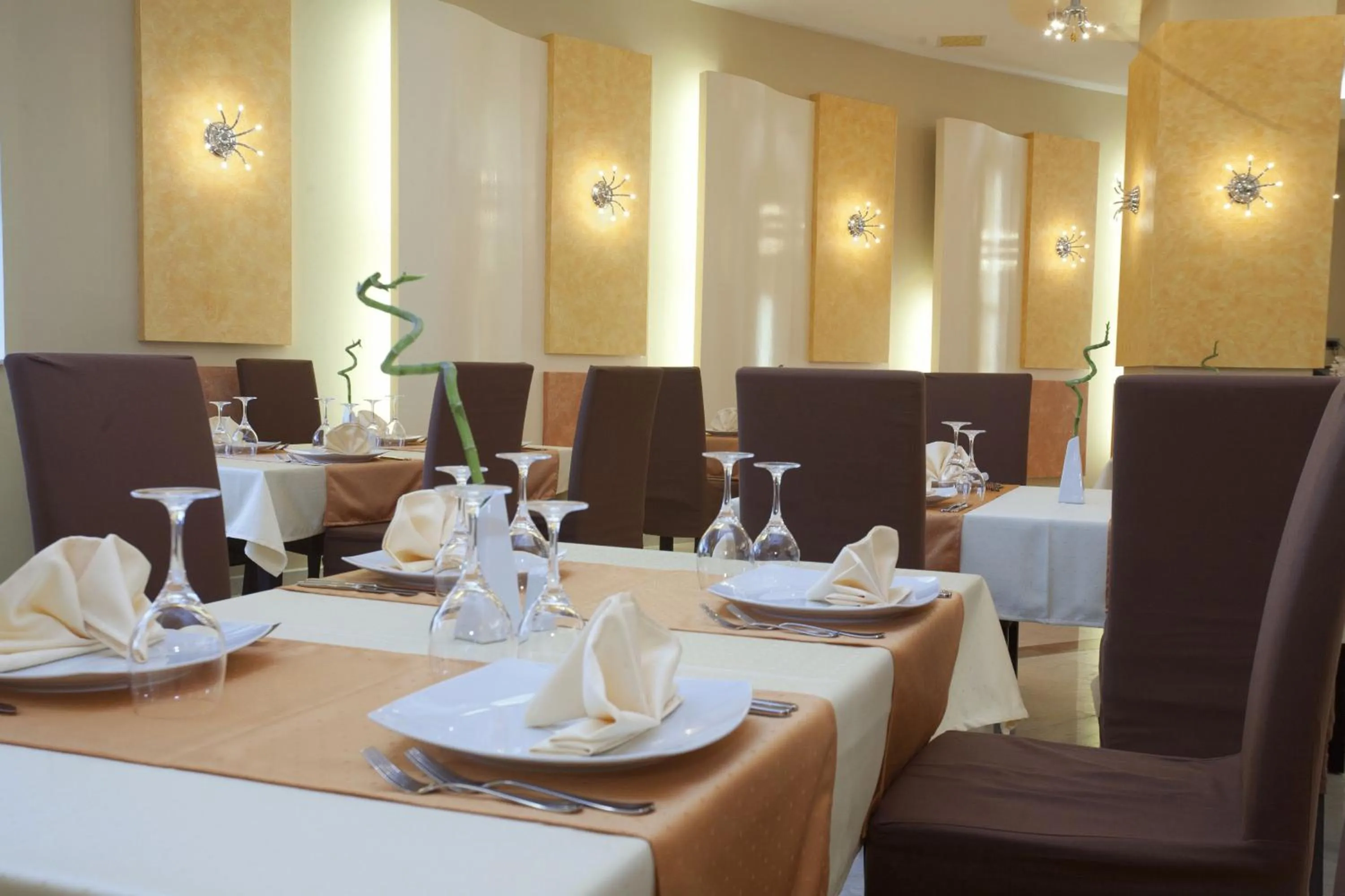 Restaurant/places to eat in Mari Vila Hotel