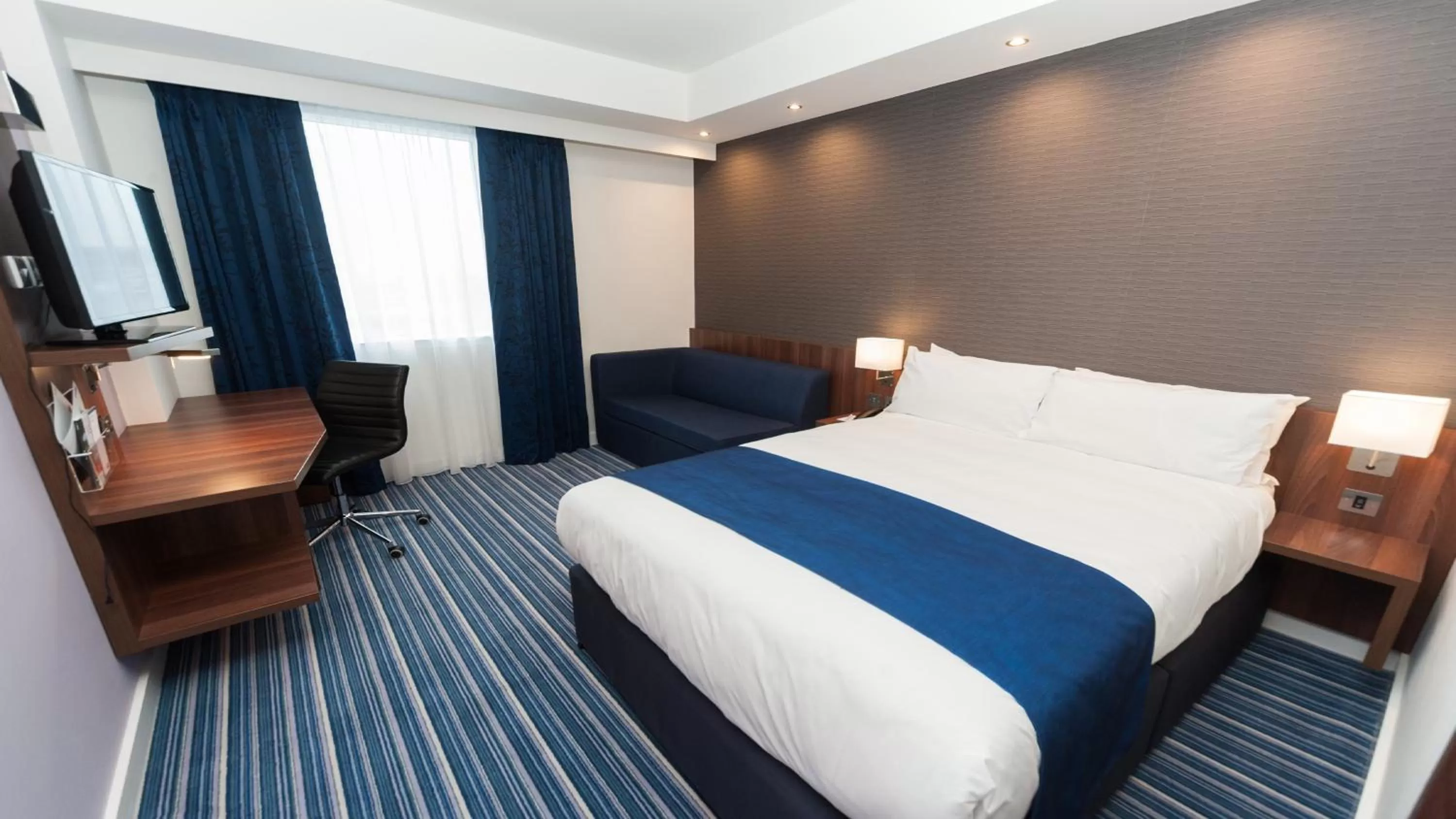 Photo of the whole room, Bed in Holiday Inn Express Aberdeen Airport by IHG