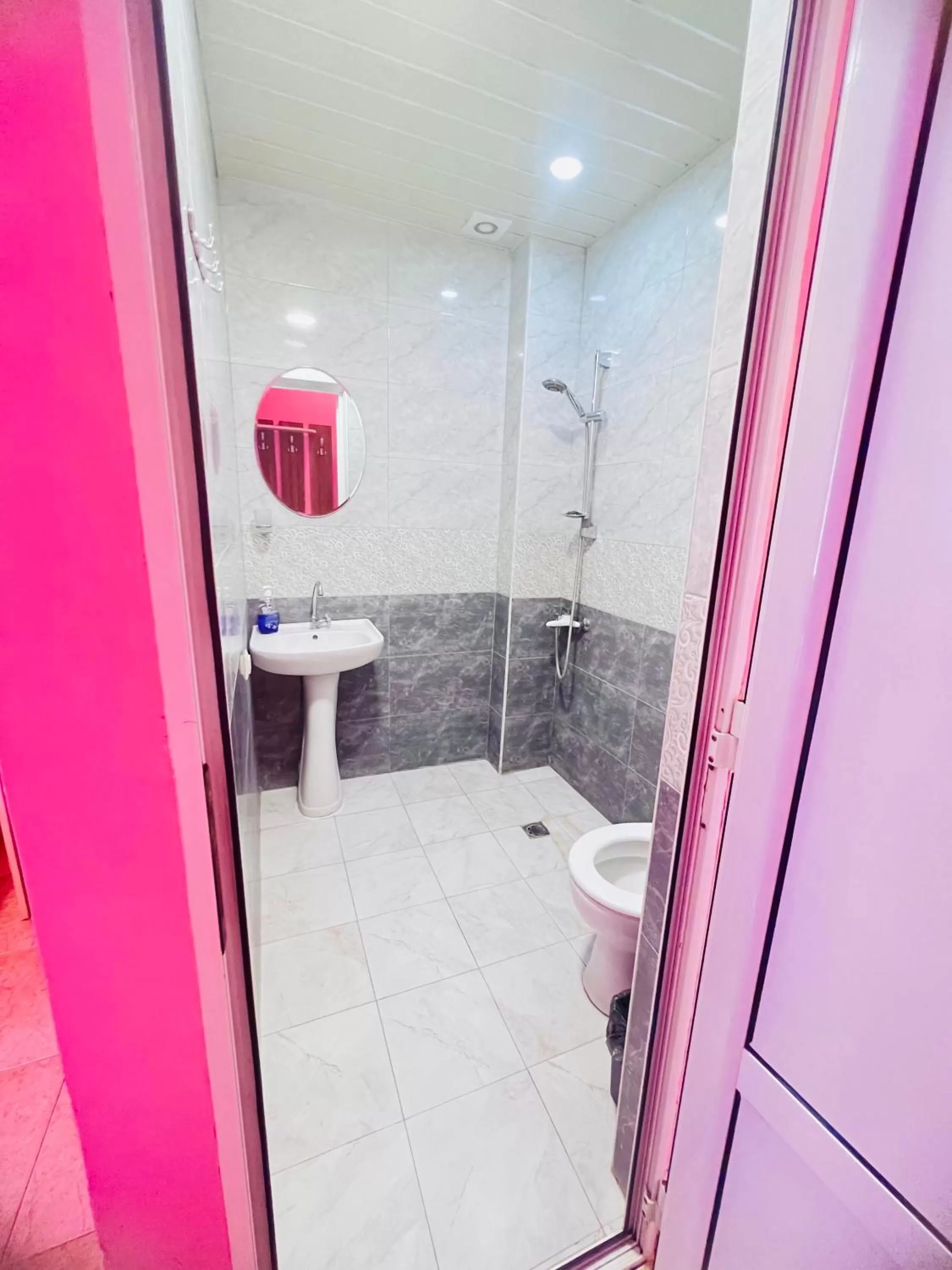 Shower in MarNar Hotel