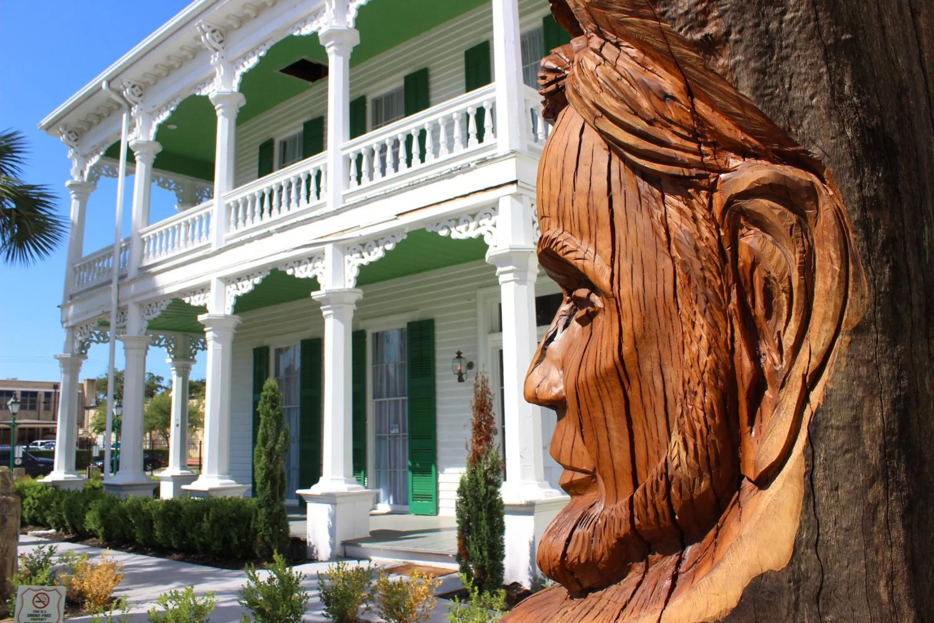 Facade/entrance in The George Manor