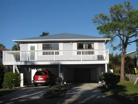Facade/entrance, Property Building in Queens Gate Resort