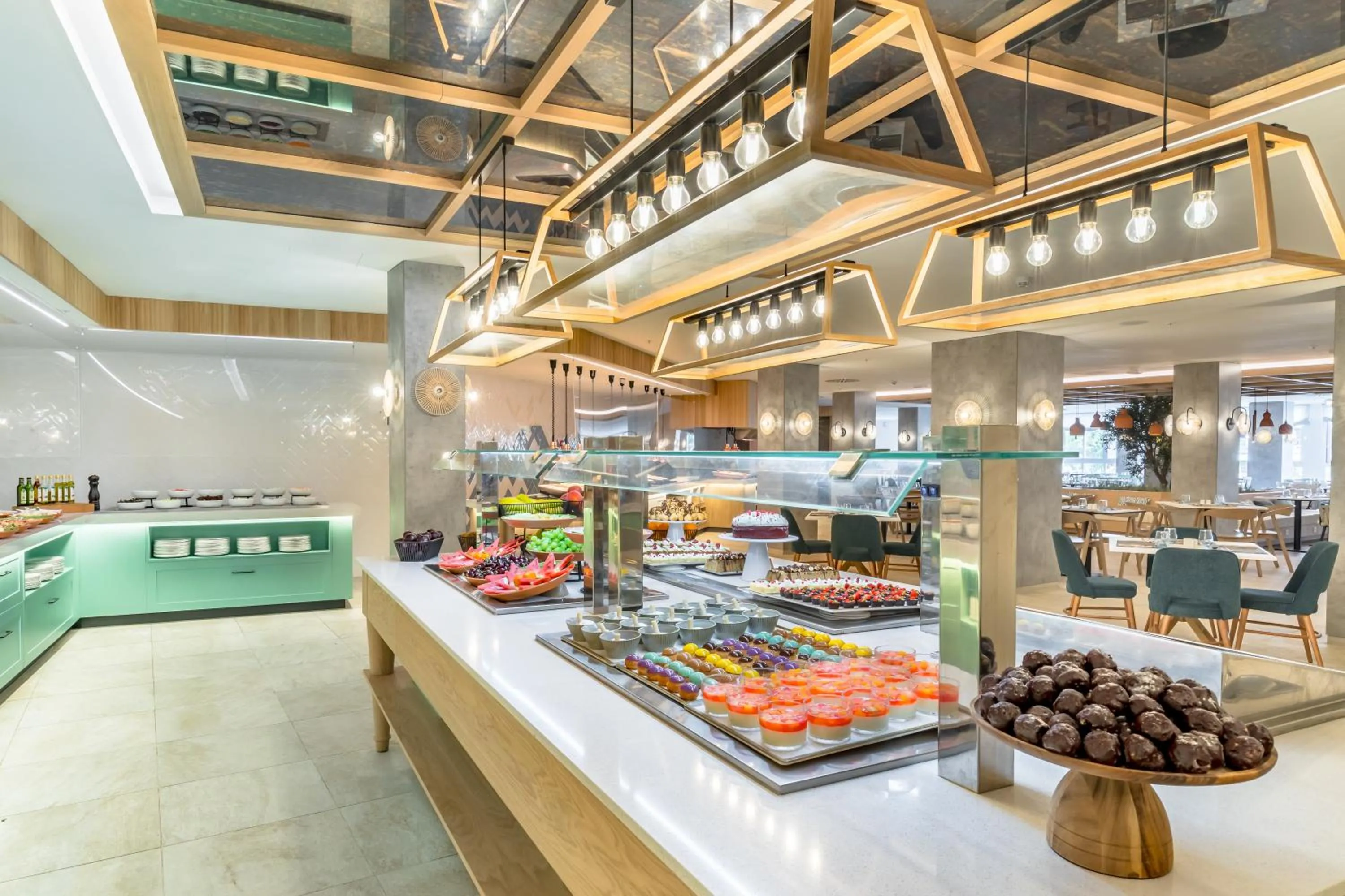 Restaurant/places to eat in Barceló Ponent Beach