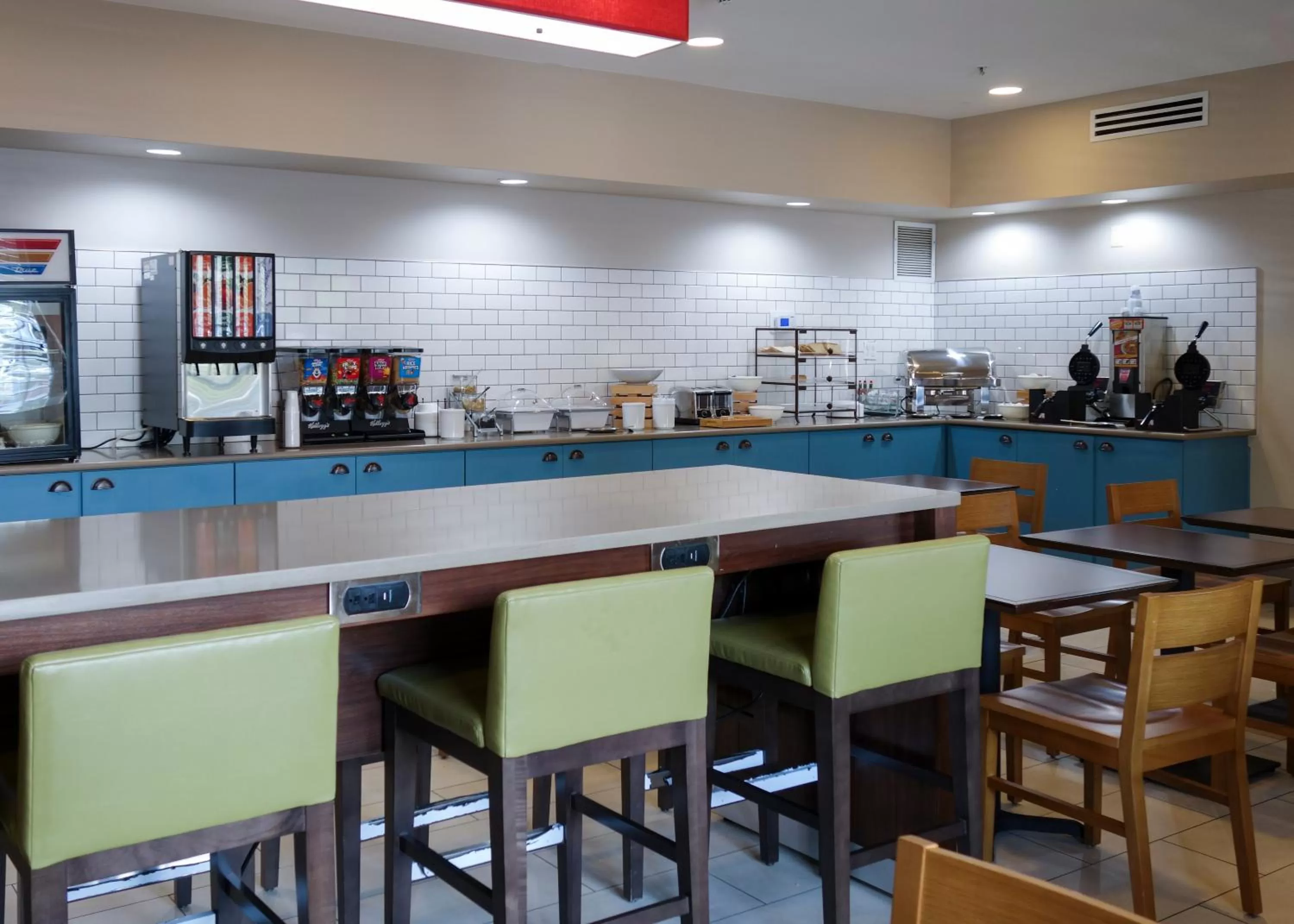 Property building in Country Inn & Suites by Radisson, Washington, DC East - Capitol Heights, MD