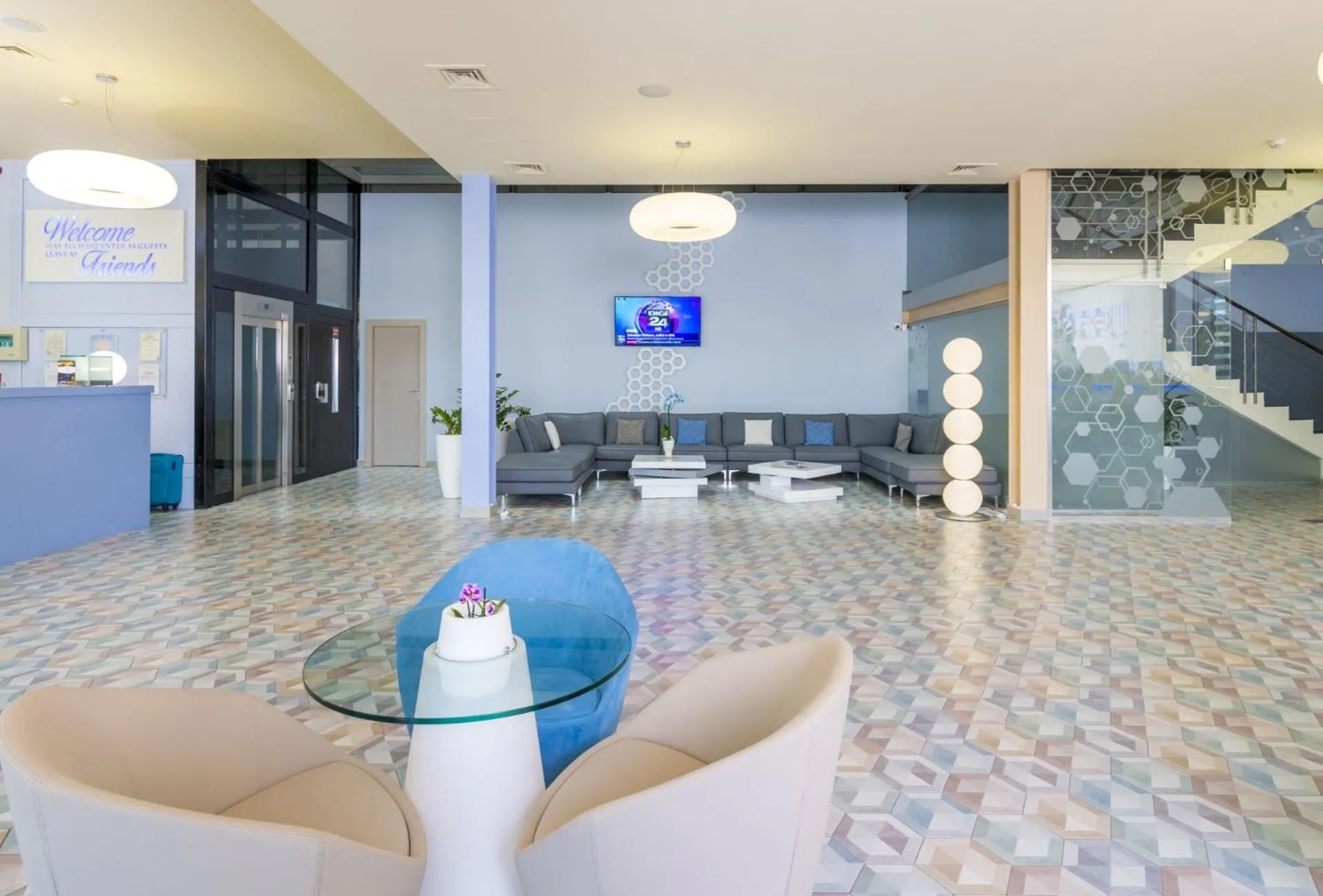 Lobby or reception in West City Hotel