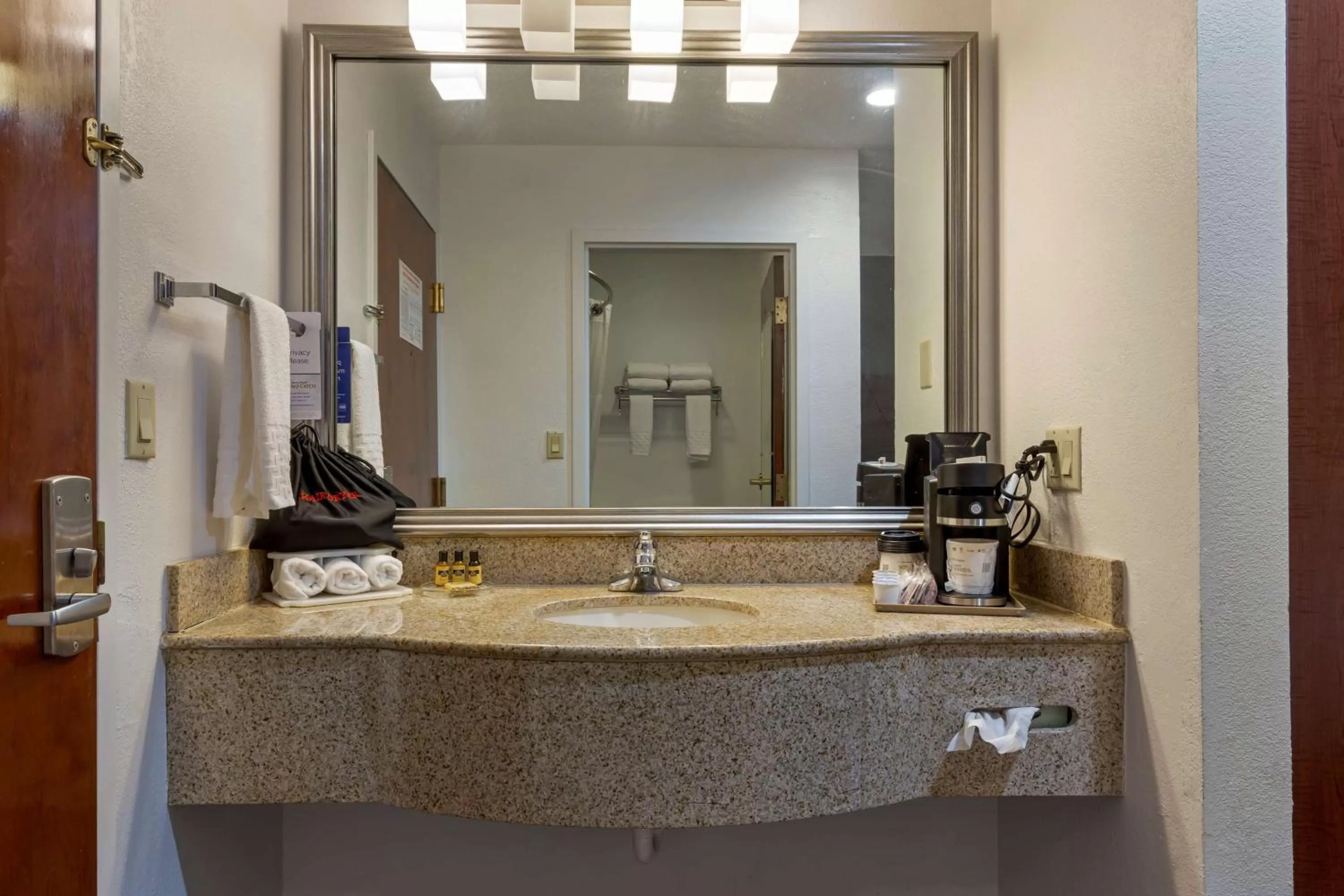 Bedroom in Best Western Plus South Hill Inn