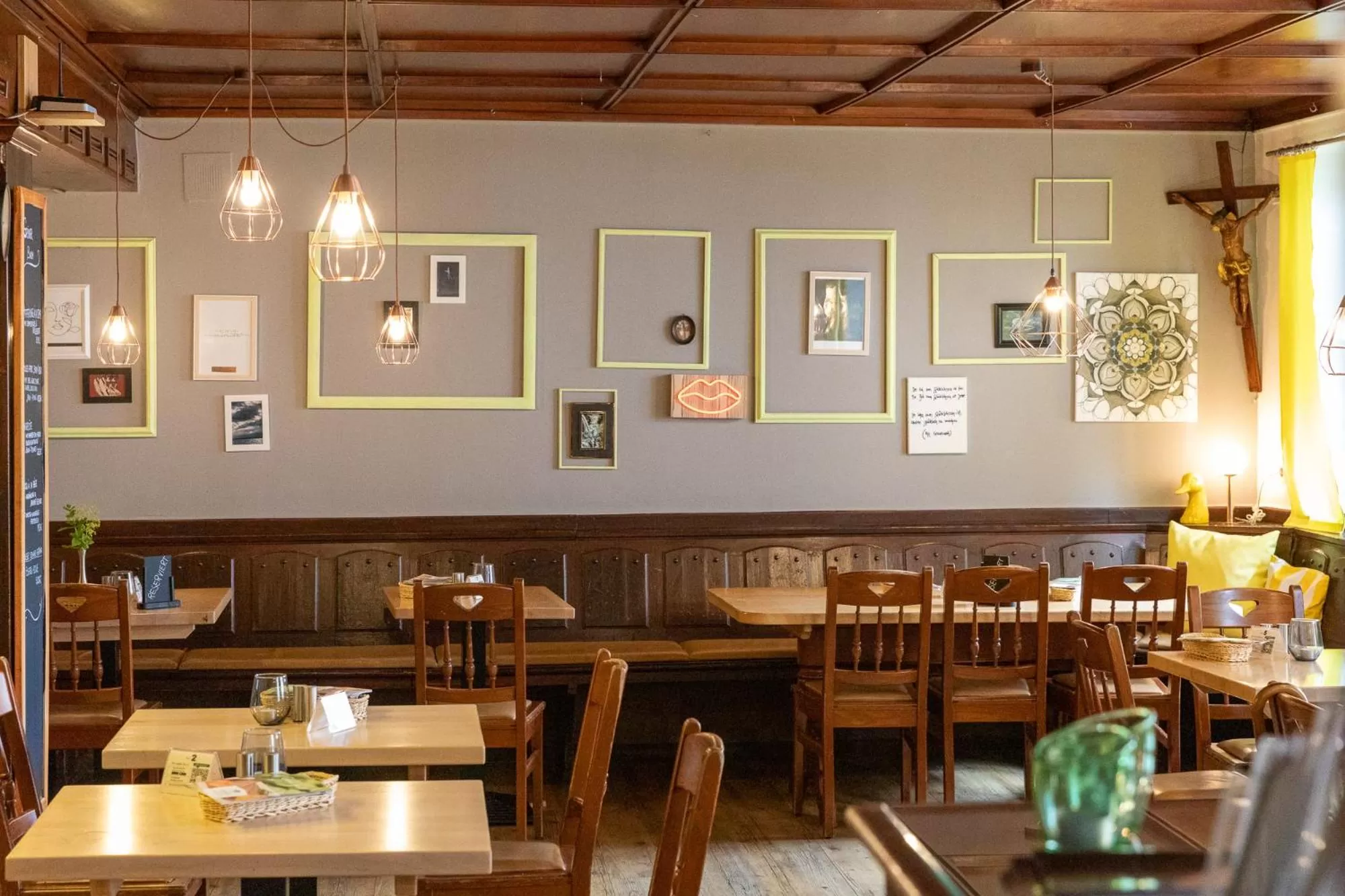 Restaurant/places to eat in Hotel Restaurant Grüner Baum und Altes Tor