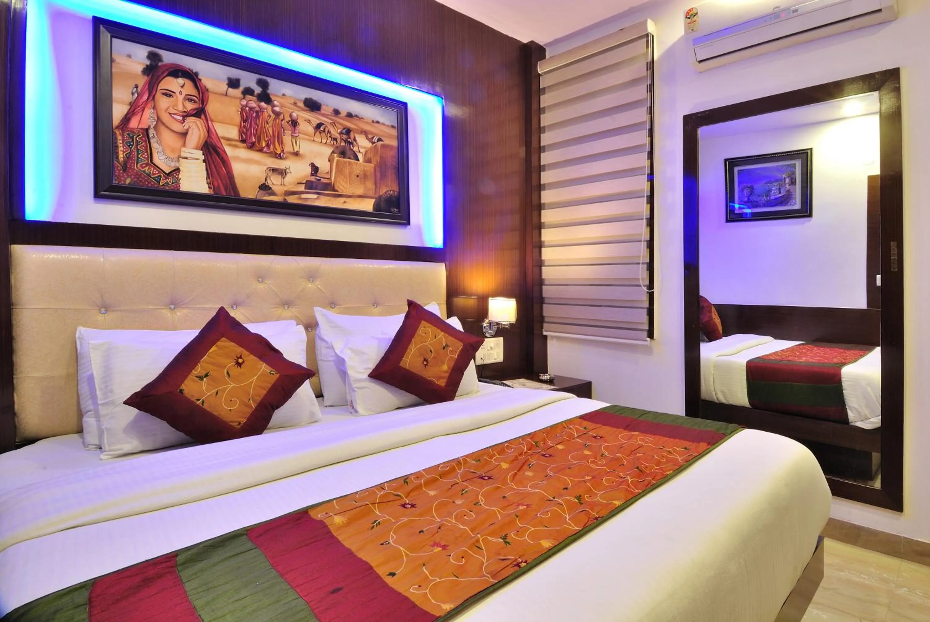 Bedroom, Bed in Hotel Nirmal Mahal - Paharganj - New Delhi