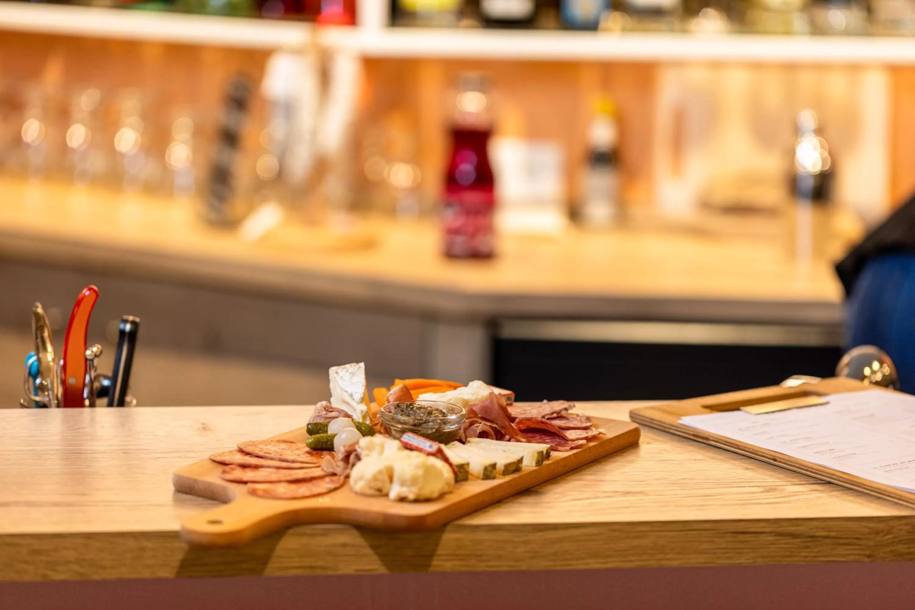 Lounge or bar in Hotel Restaurant Saint James, Montaigu-Vendée The Originals Boutique