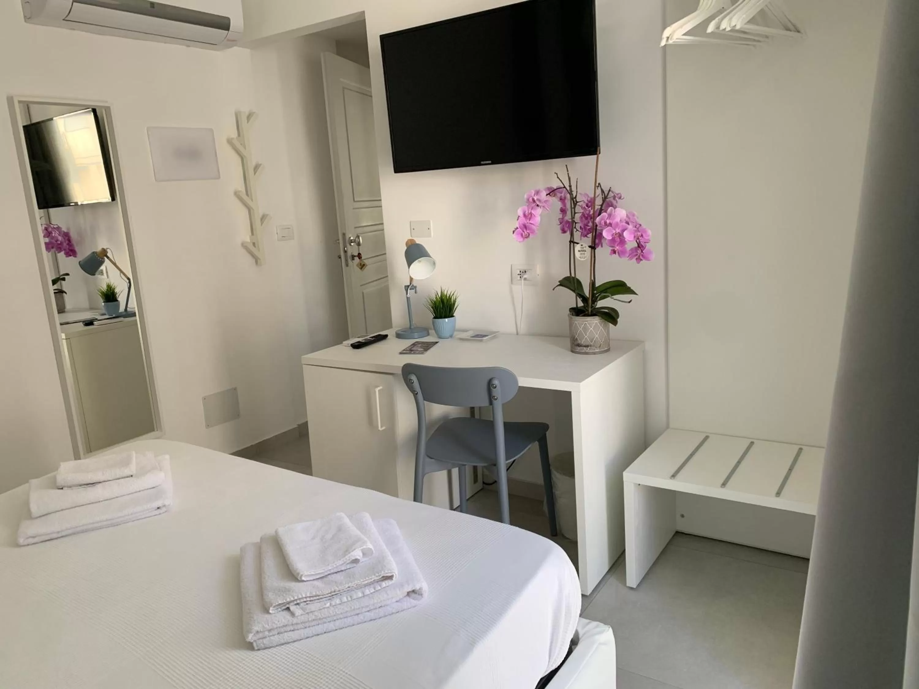 Photo of the whole room in L'Ancora B&B