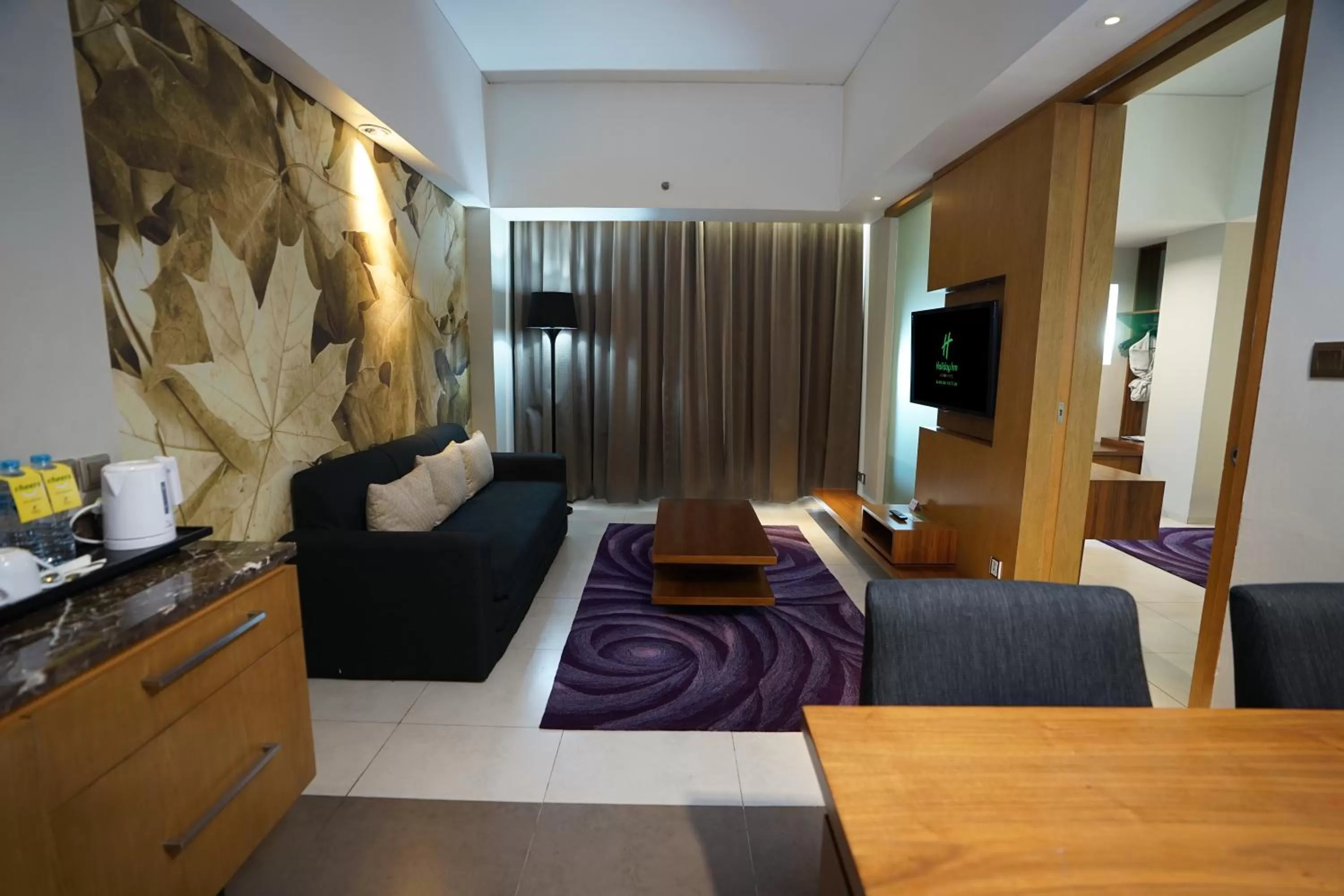 TV and multimedia in Holiday Inn Bandung Pasteur by IHG