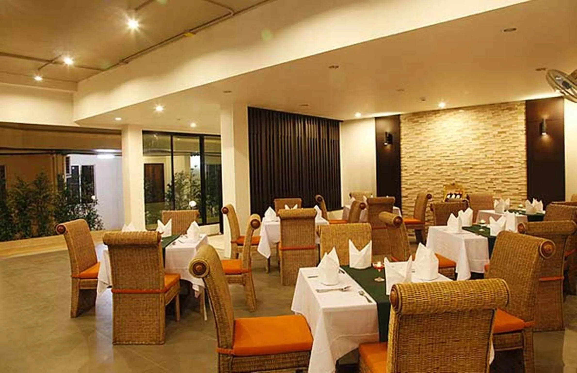 Restaurant/places to eat in Palmyra Patong Resort Phuket - SHA Extra Plus