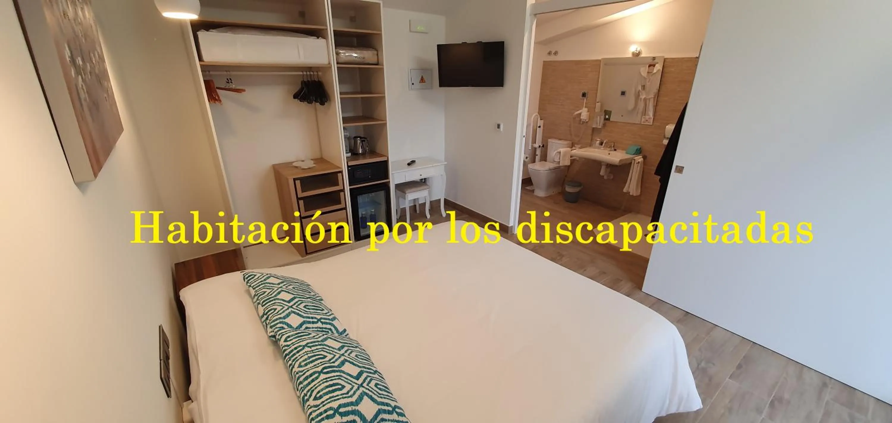 Photo of the whole room, Bed in Artmonia