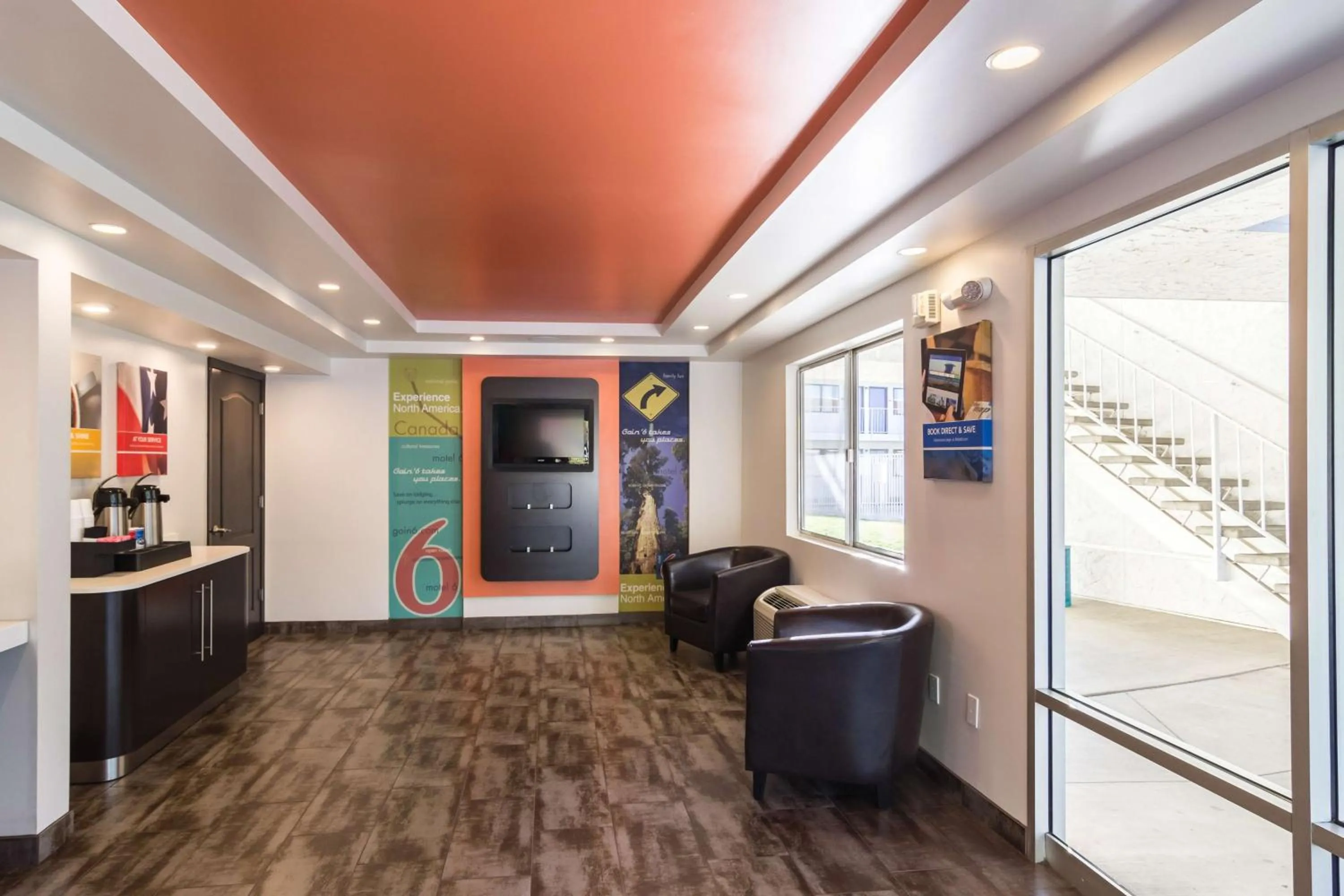 Communal lounge/ TV room in Motel 6-Oroville, CA