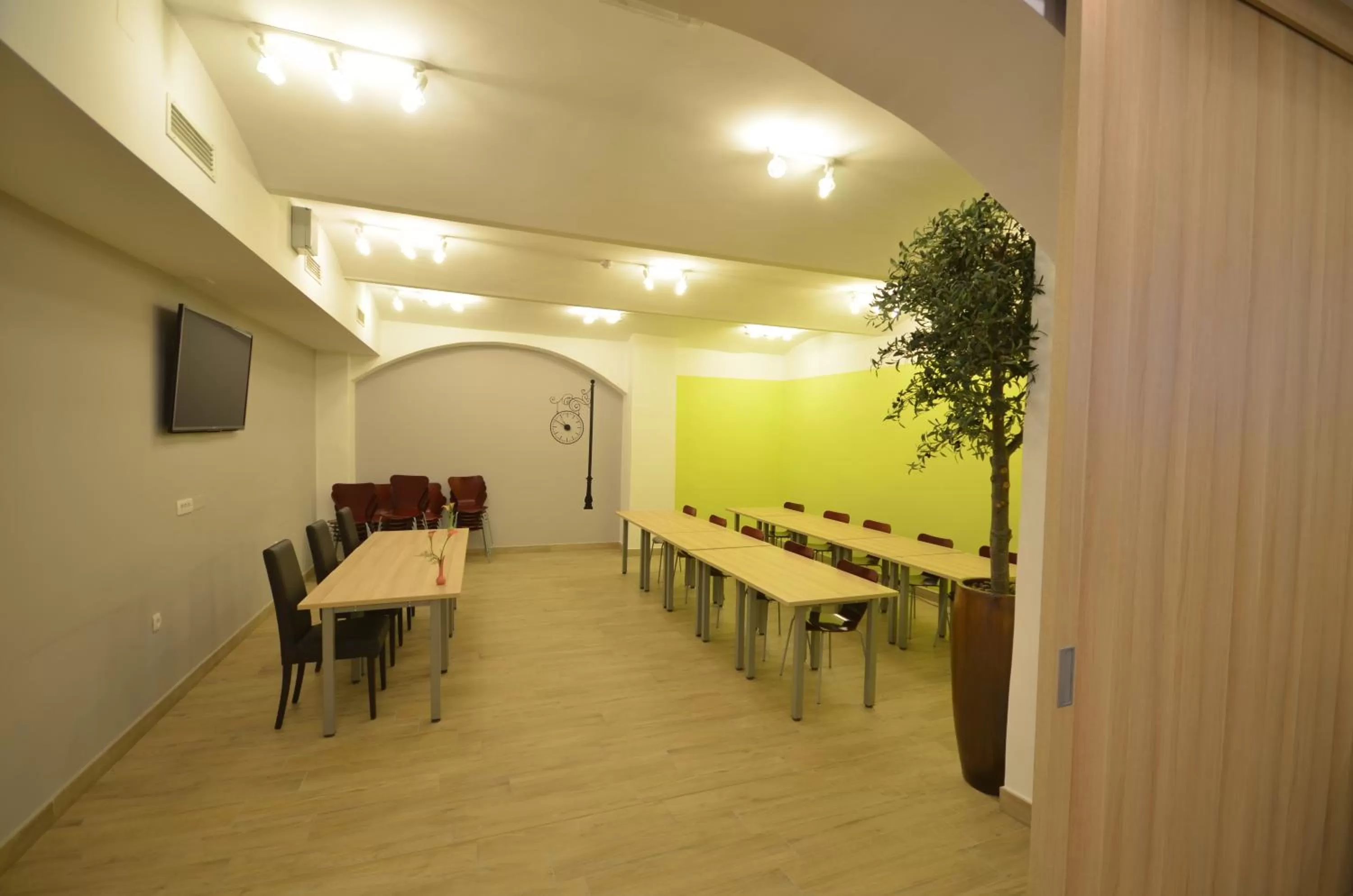 Business facilities in Hotel Emonec
