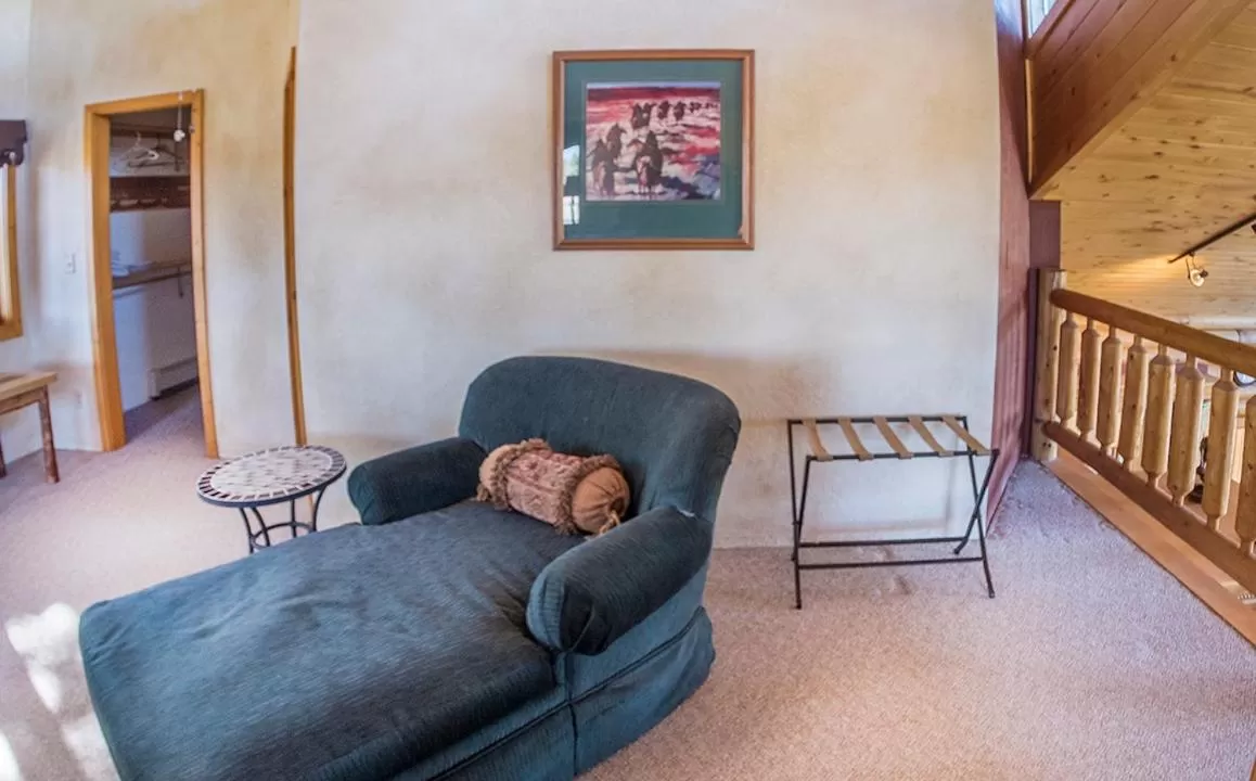 Decorative detail in Elktrace Bed and Breakfast