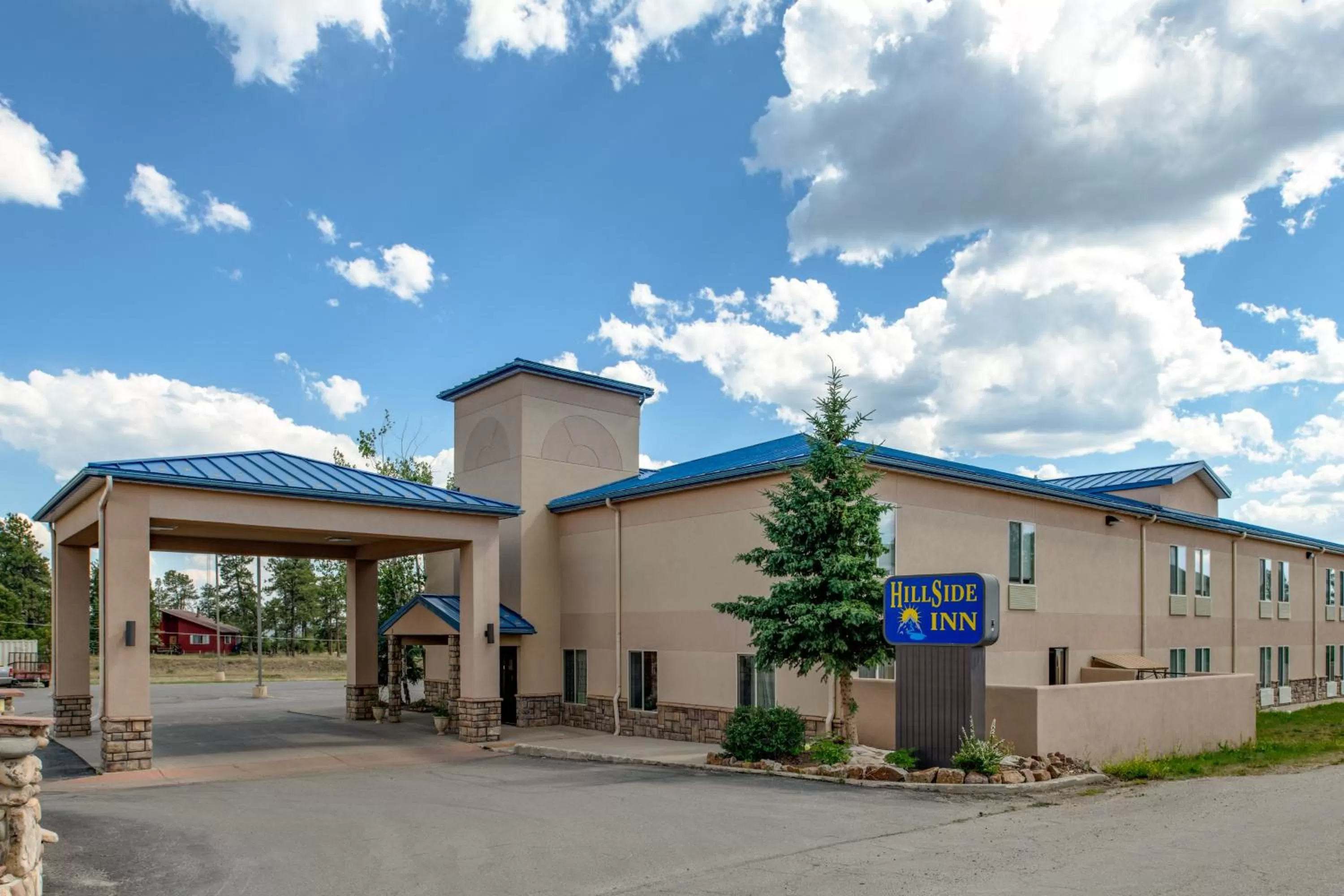 Facade/entrance in Hillside Inn Pagosa