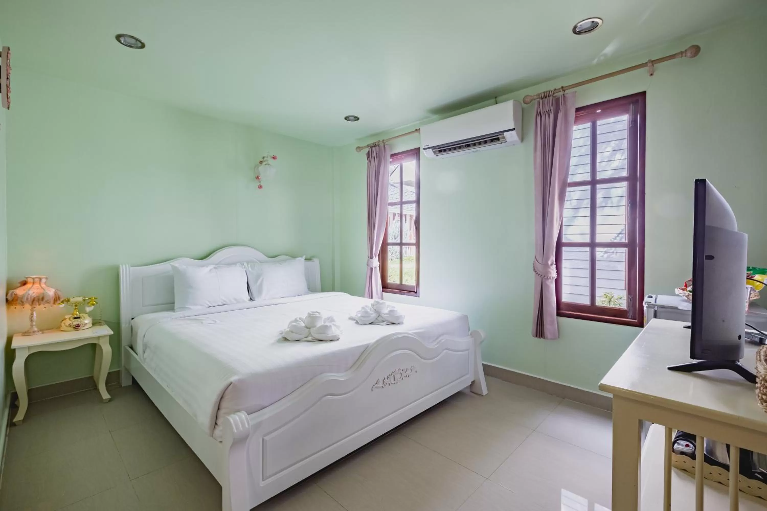 Bed in Sakarin Valley Resort