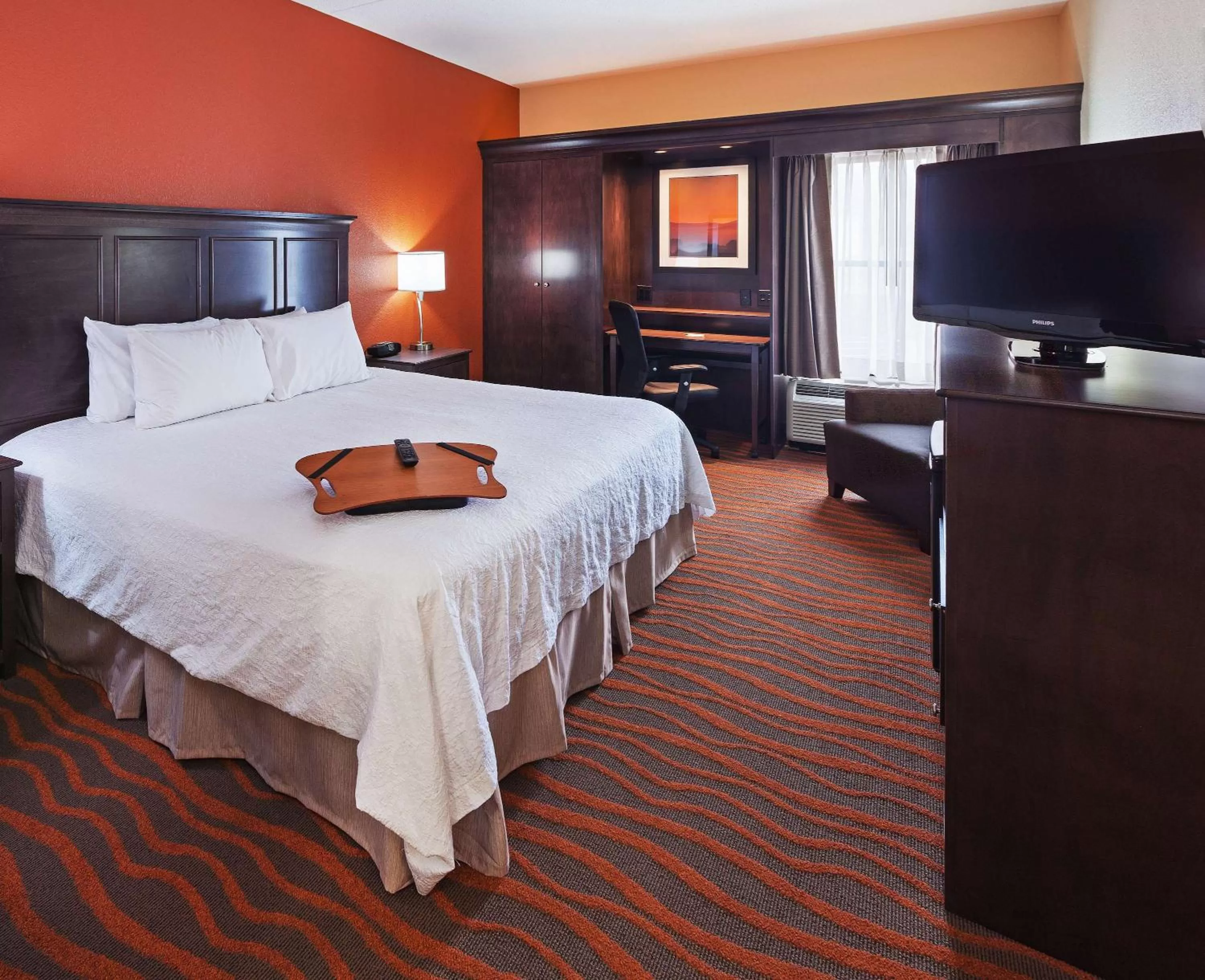 Bed in Hampton Inn by Hilton Clarksville