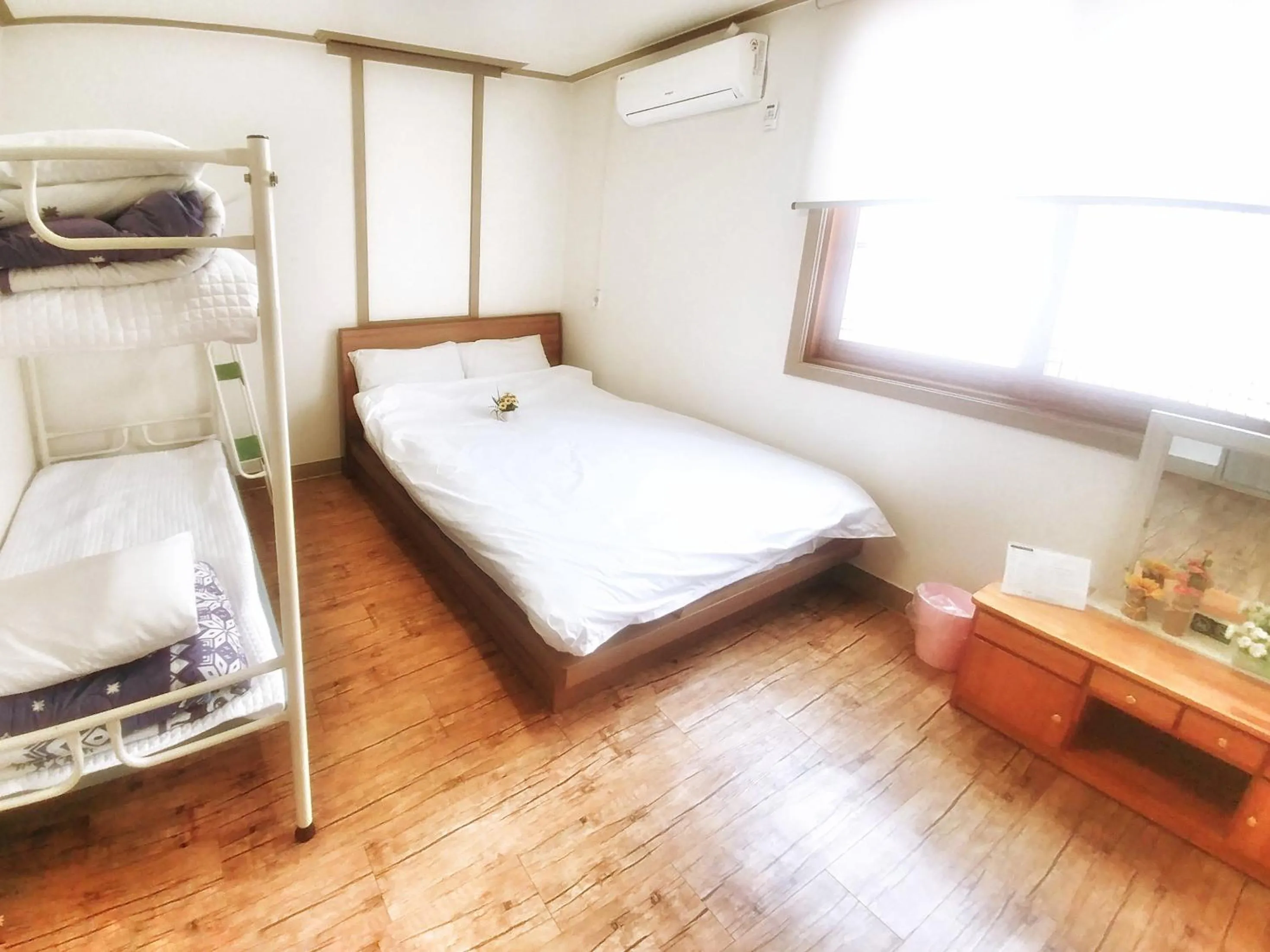 Photo of the whole room, Bed in Jeju Masil Guesthouse