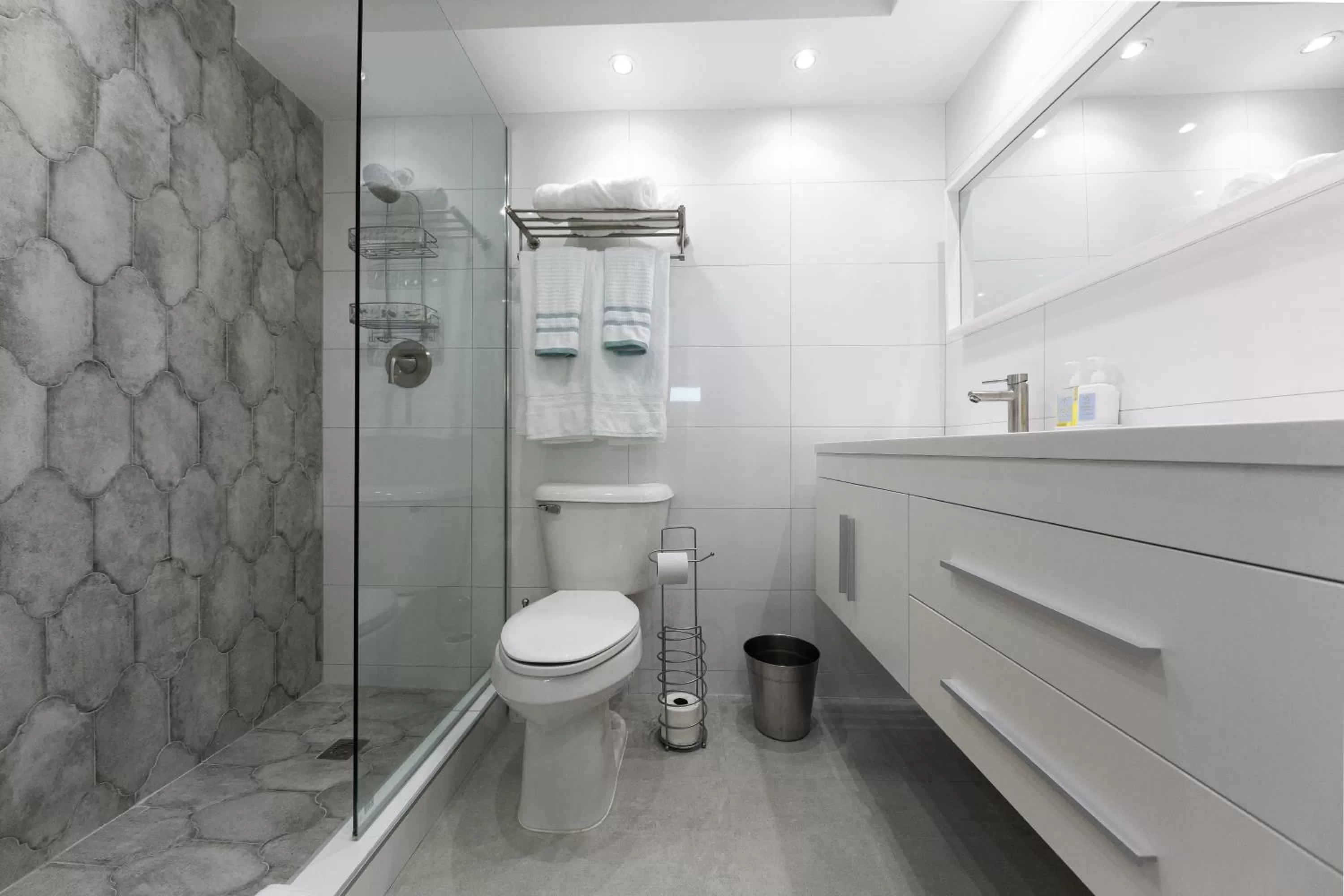 Bathroom in ESJ Towers by Chana