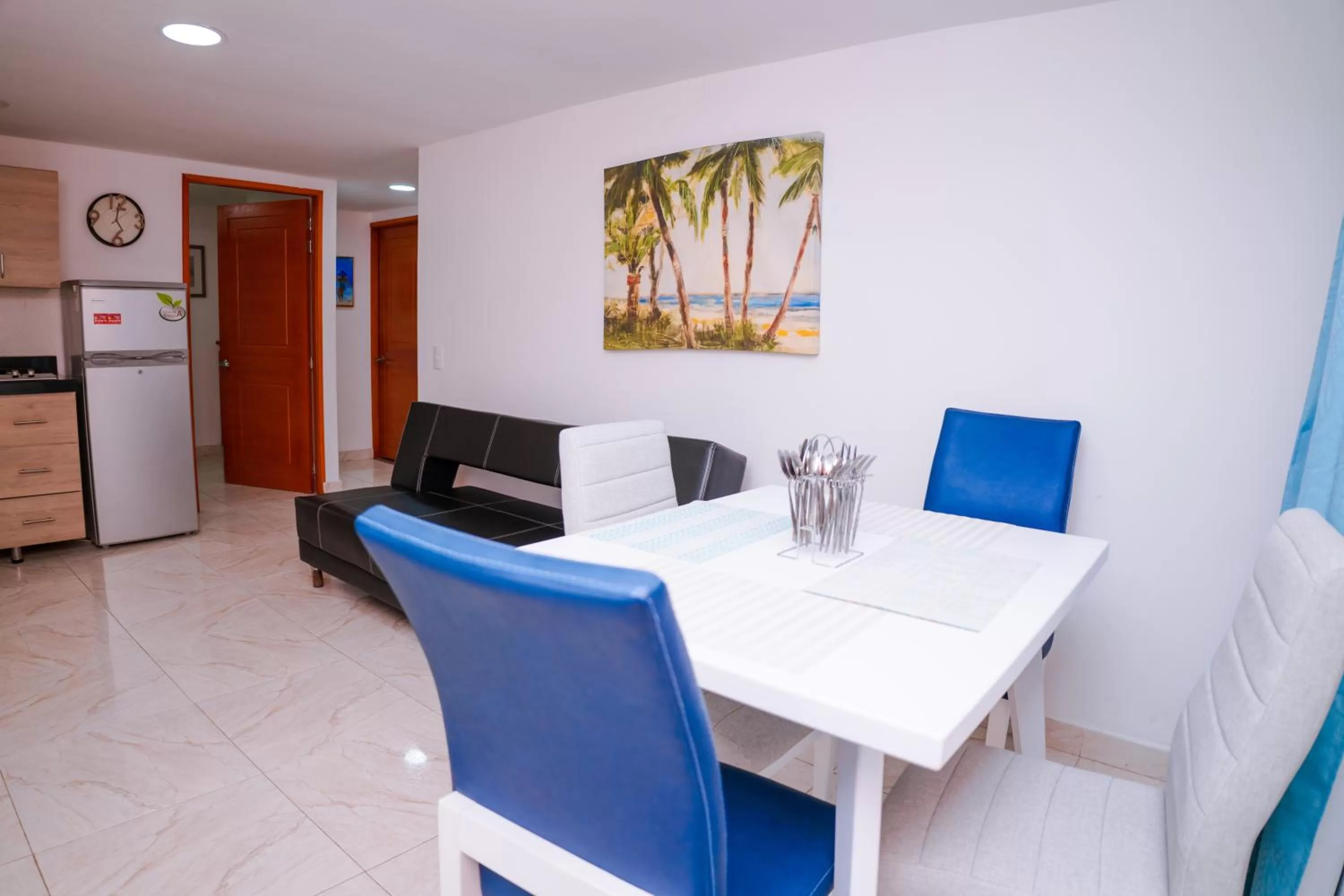 Dining Area in ZOJO MARiNA BAY