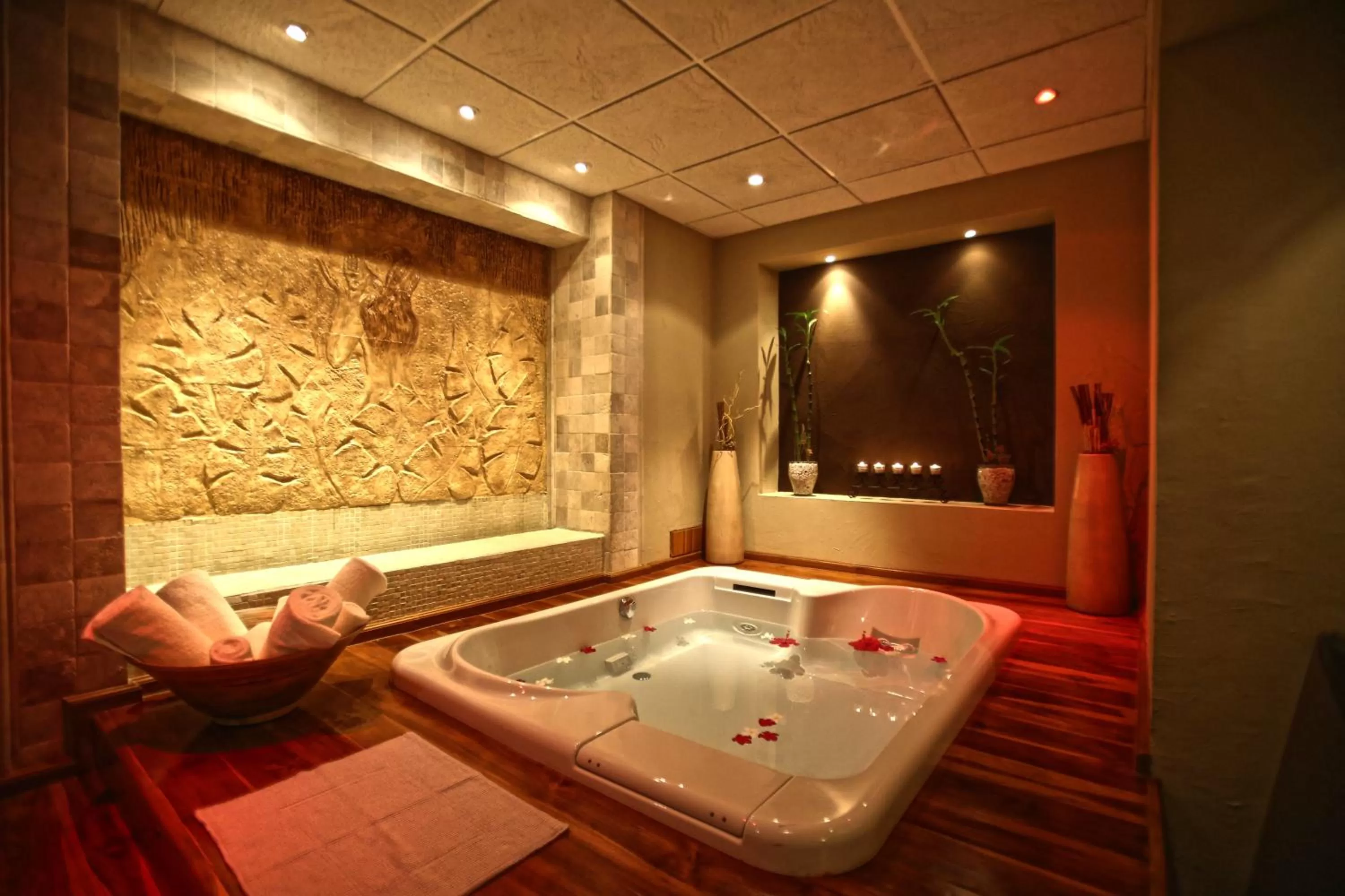 Hot Tub in The Royal Sands Resort & Spa