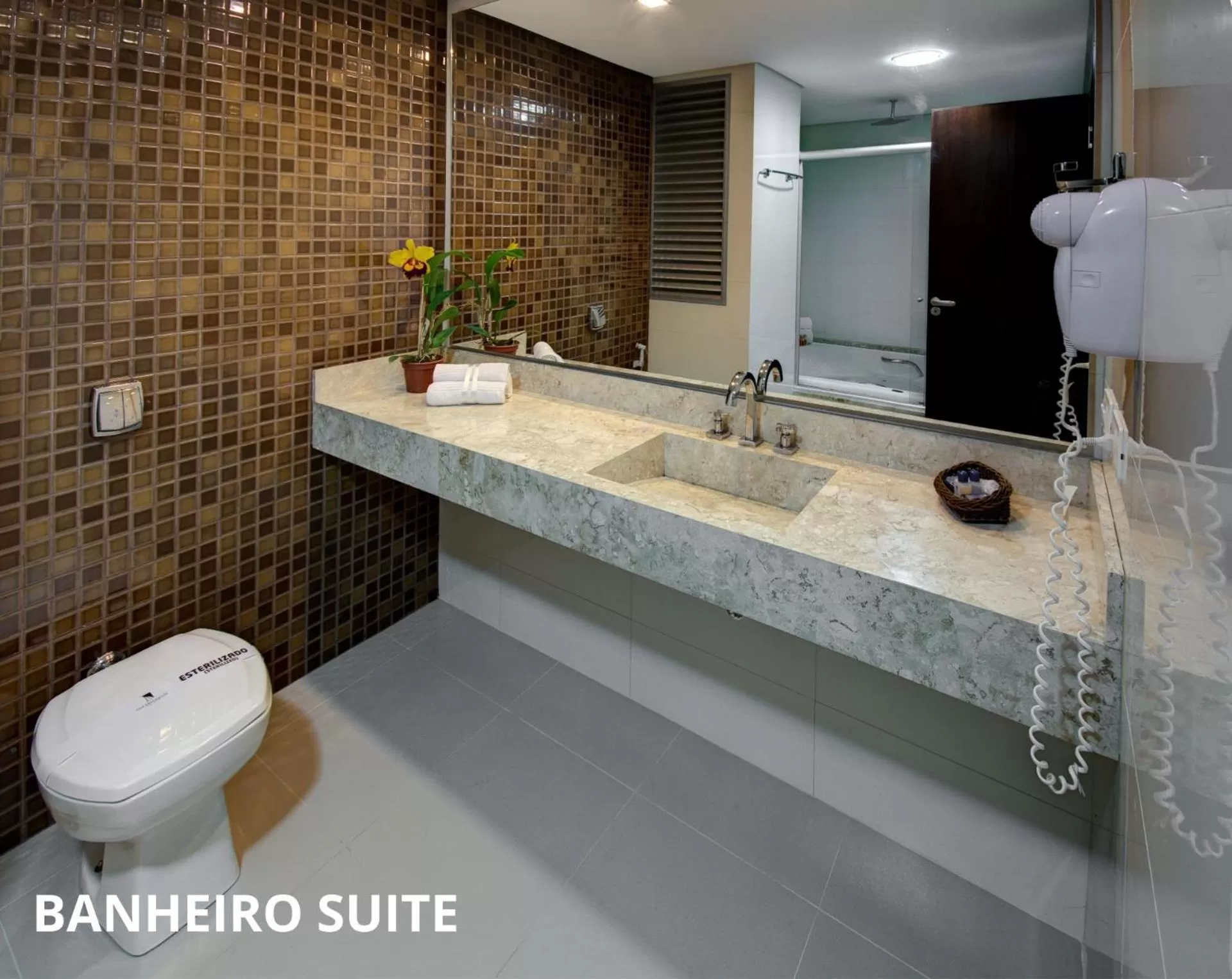 Bathroom in Foz Presidente Comfort Hotel