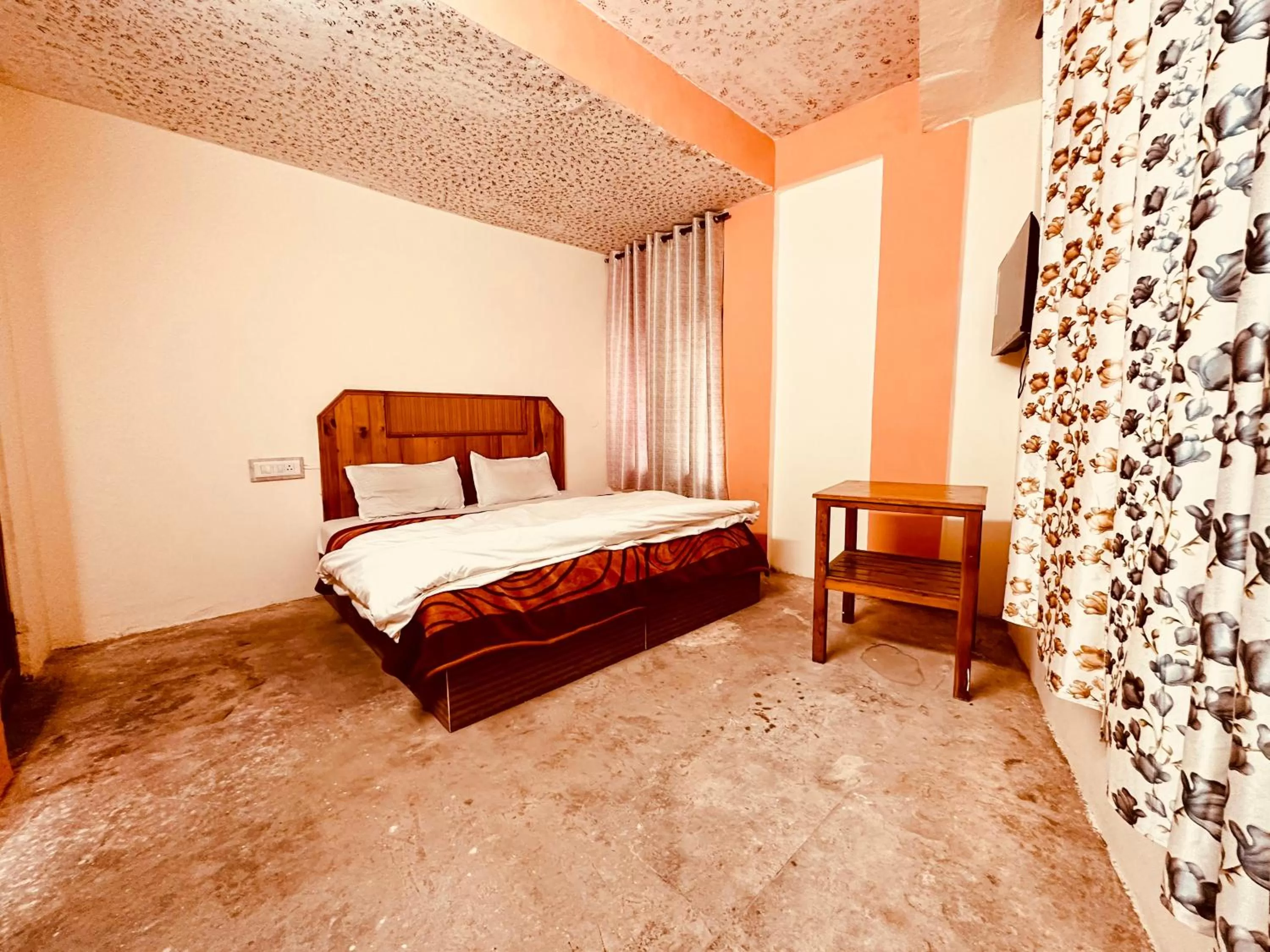 Photo of the whole room, Bed in Hotel D Kanchan Manali