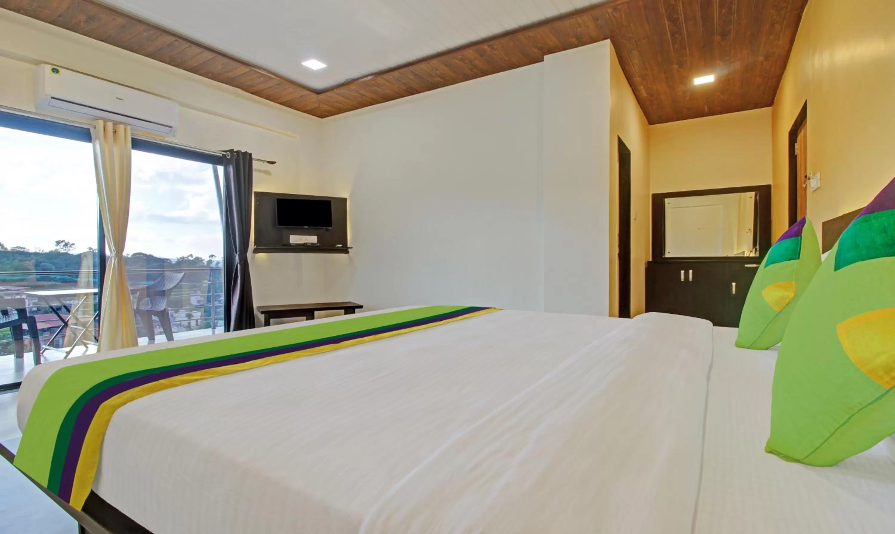 Bed in Treebo Trend Raaya Regency