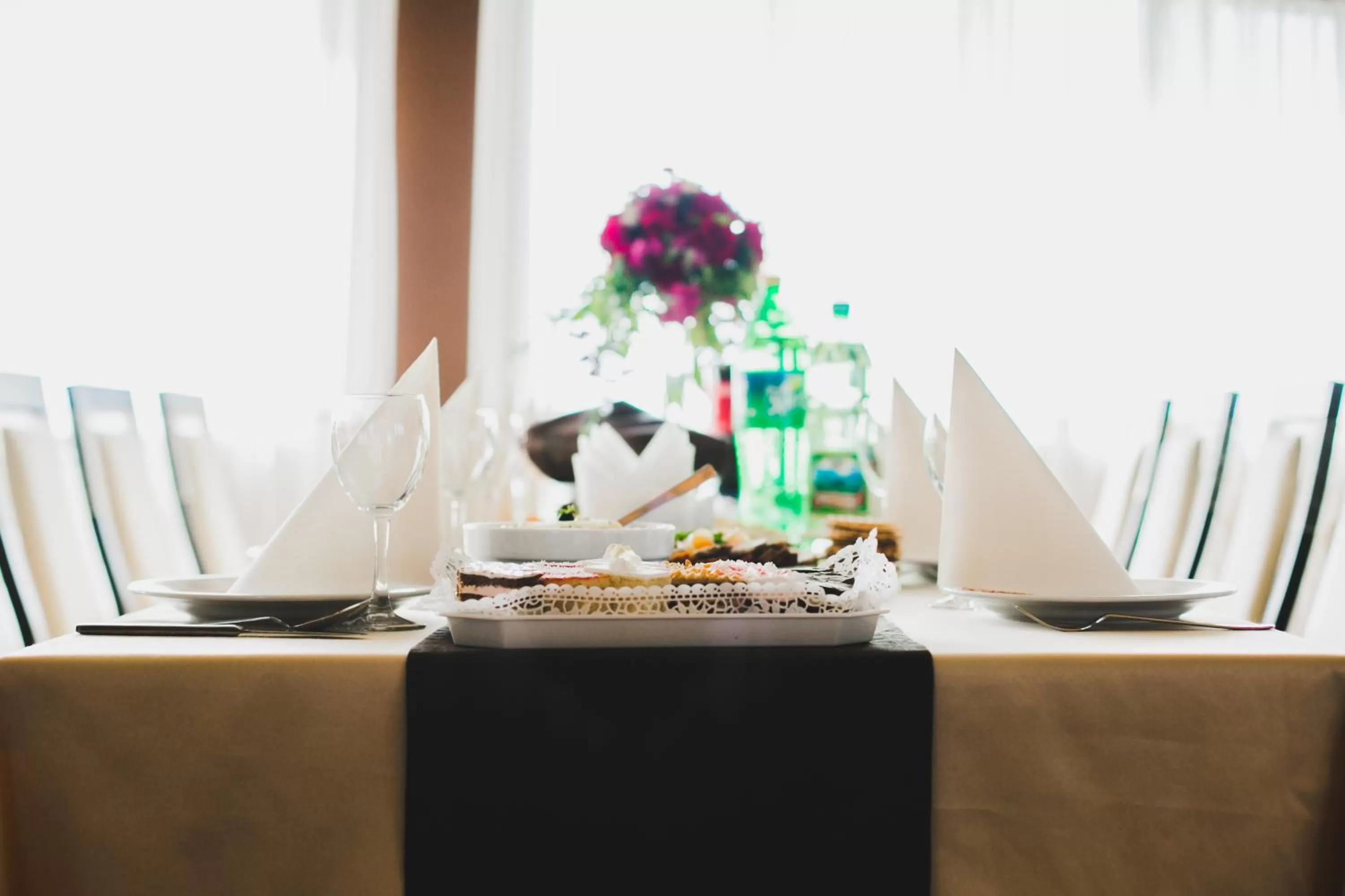 Restaurant/Places to Eat in Tulipan Hotel Aquapark