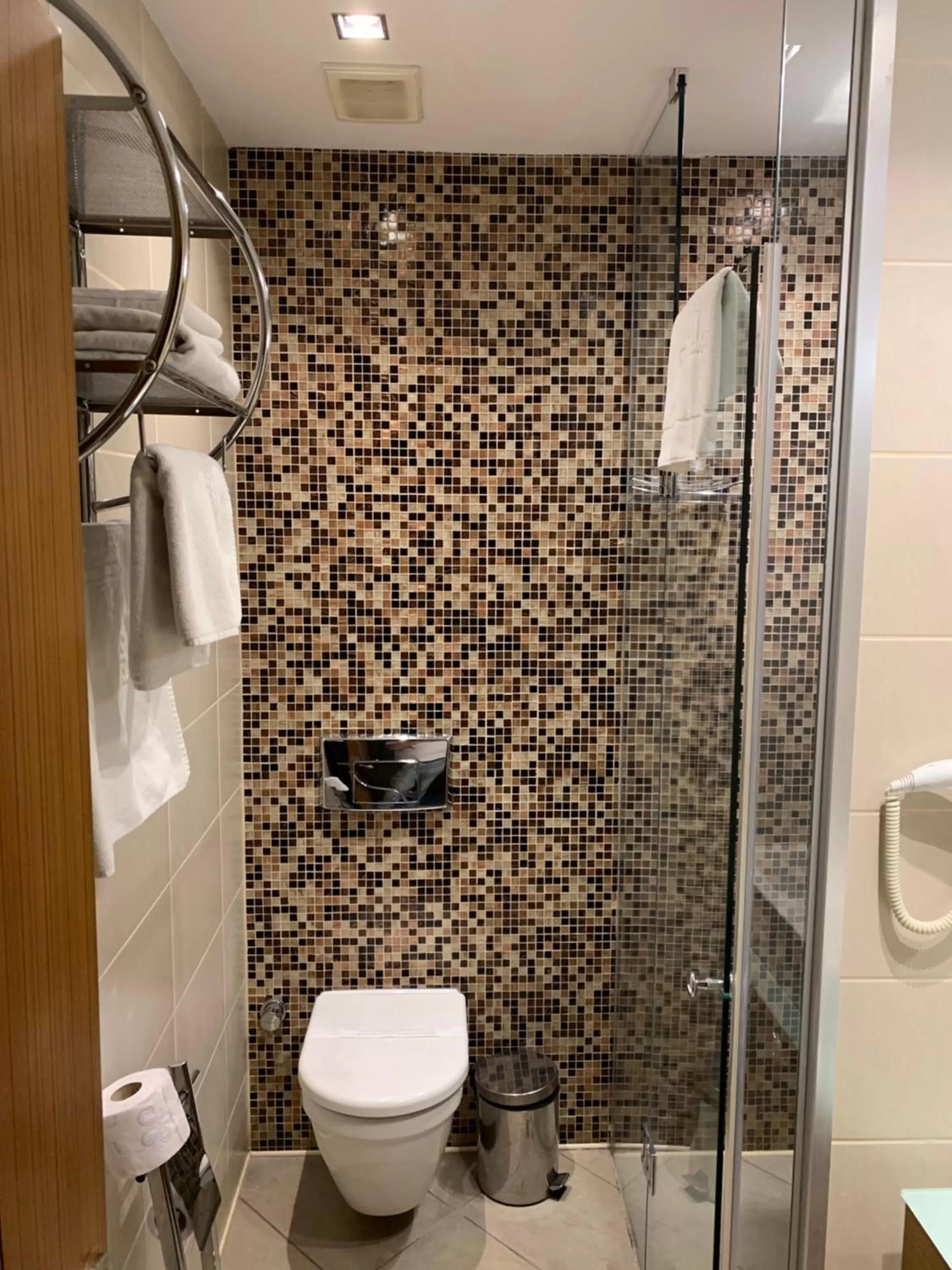 Shower in City Hotel Plovdiv
