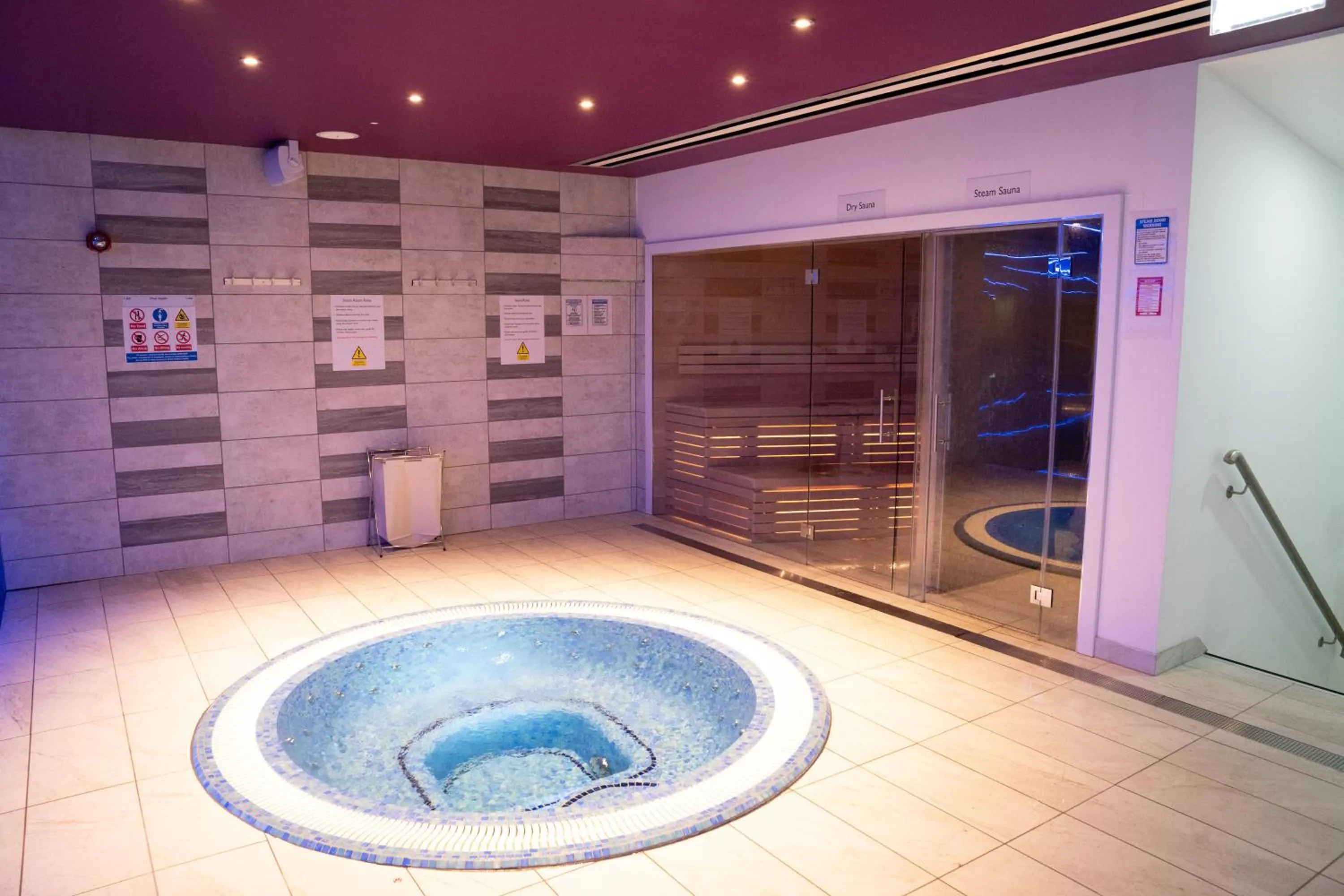 Hot Tub in Atrium Hotel Heathrow