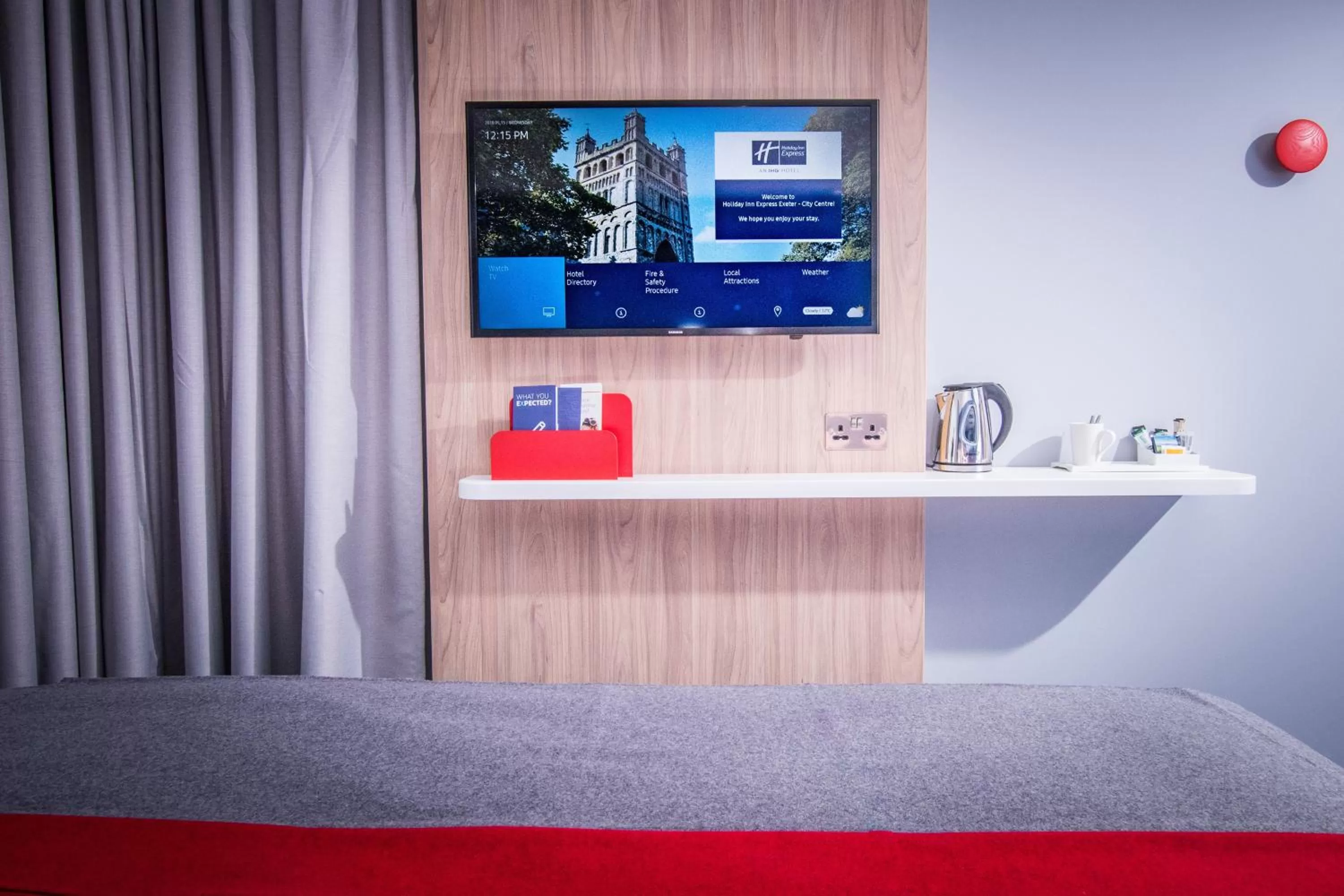 Photo of the whole room, Bed in Holiday Inn Express - Exeter - City Centre by IHG